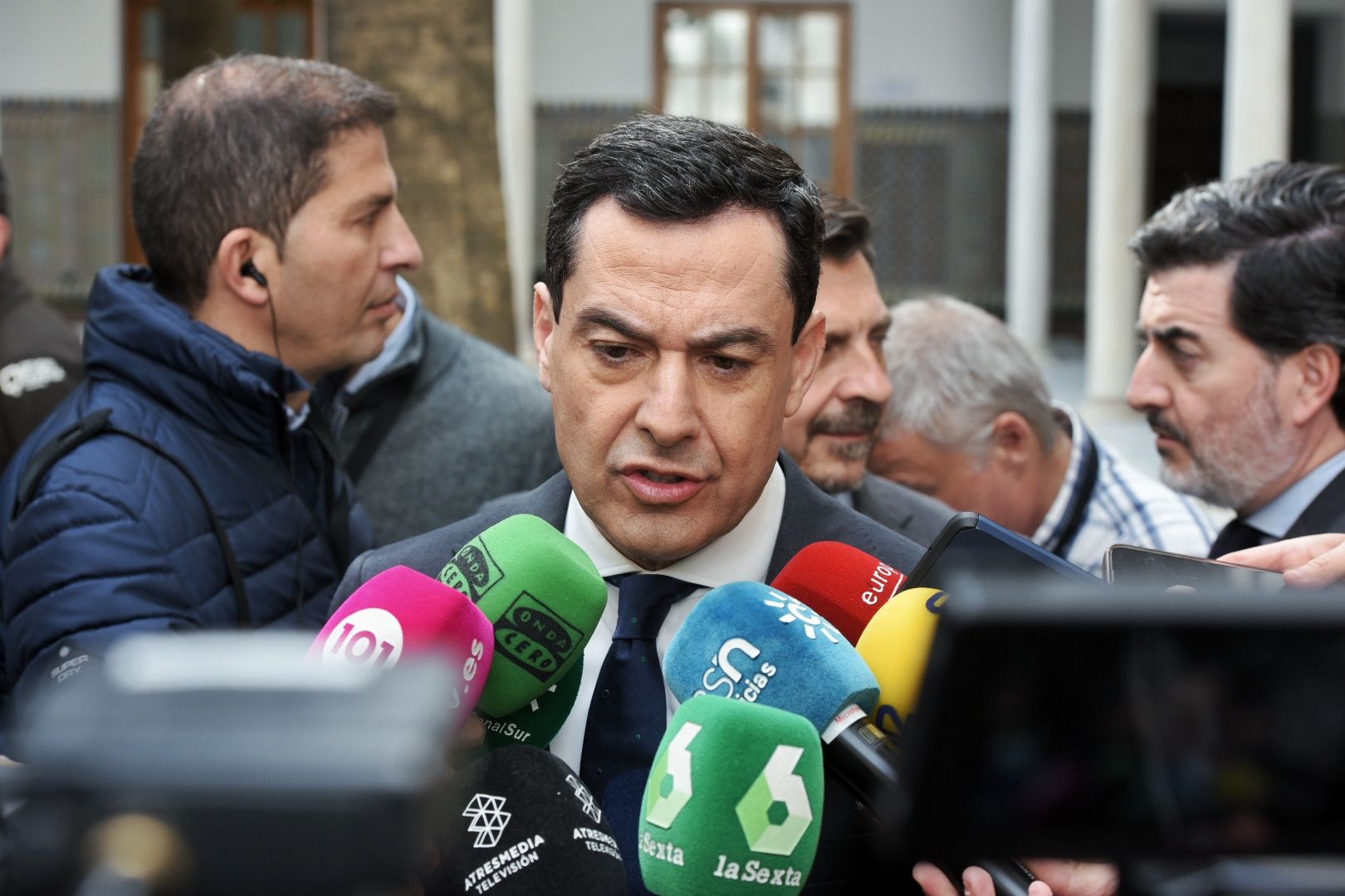 Juanma Moreno en el Parlamento de Andalucía.