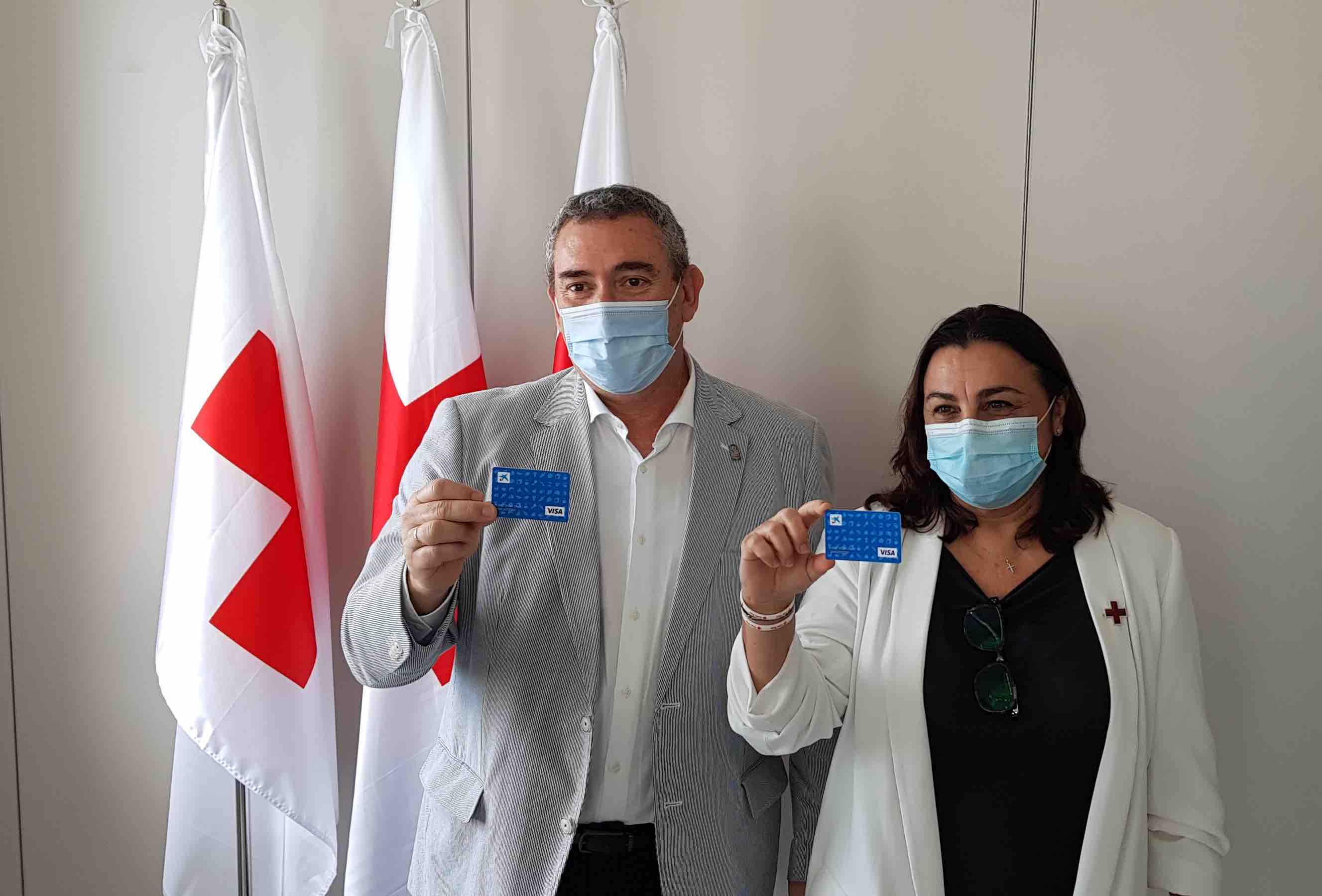 El delegado territorial con la responsable provincial de Cruz Roja.