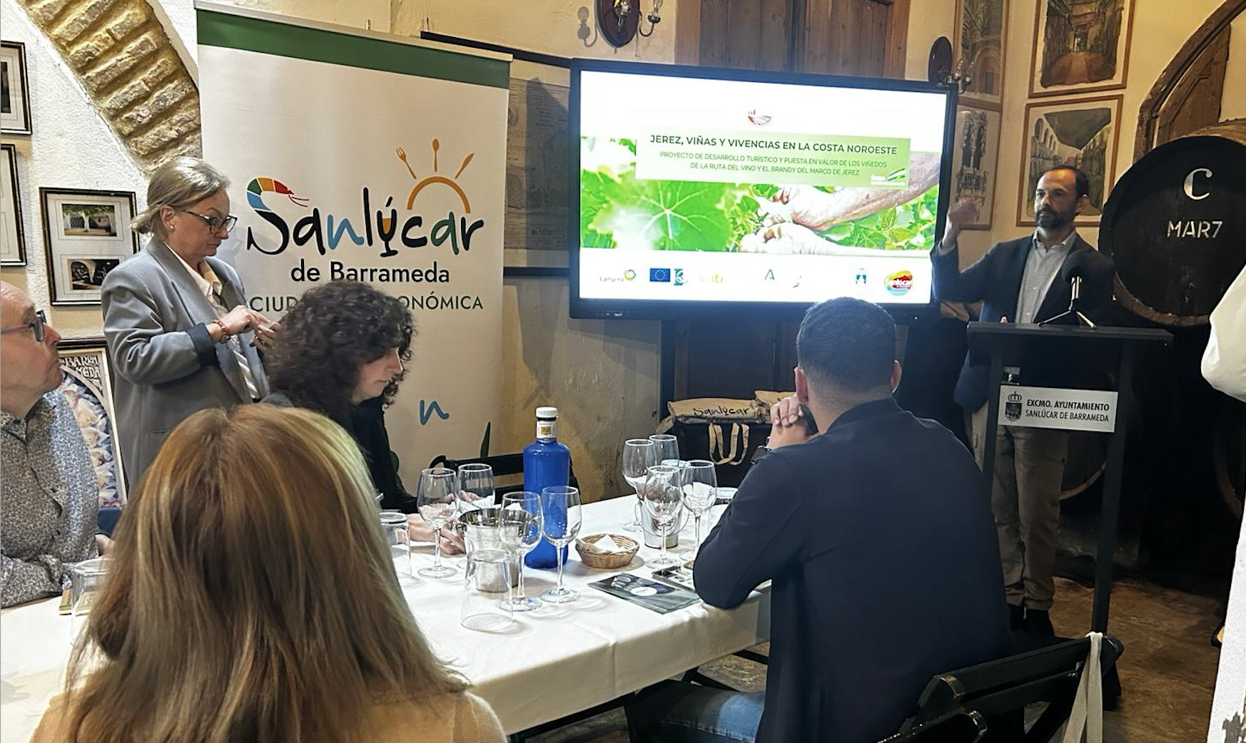 Sanlúcar apuesta por el fomento de turismo enológico a través del emprendimiento femenino. Un momento del desarrollo de la jornada de formación. 