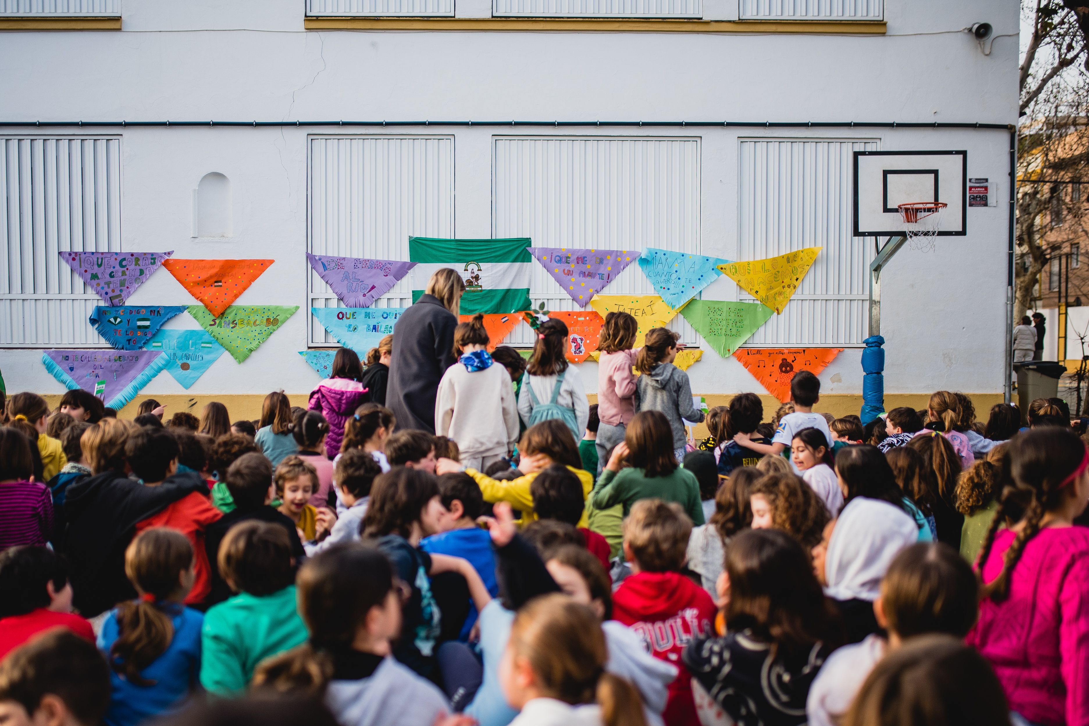 Imagen de un colegio de Sevilla durante el día de Andalucía. Este viernes comienza el periodo de escolarización.
