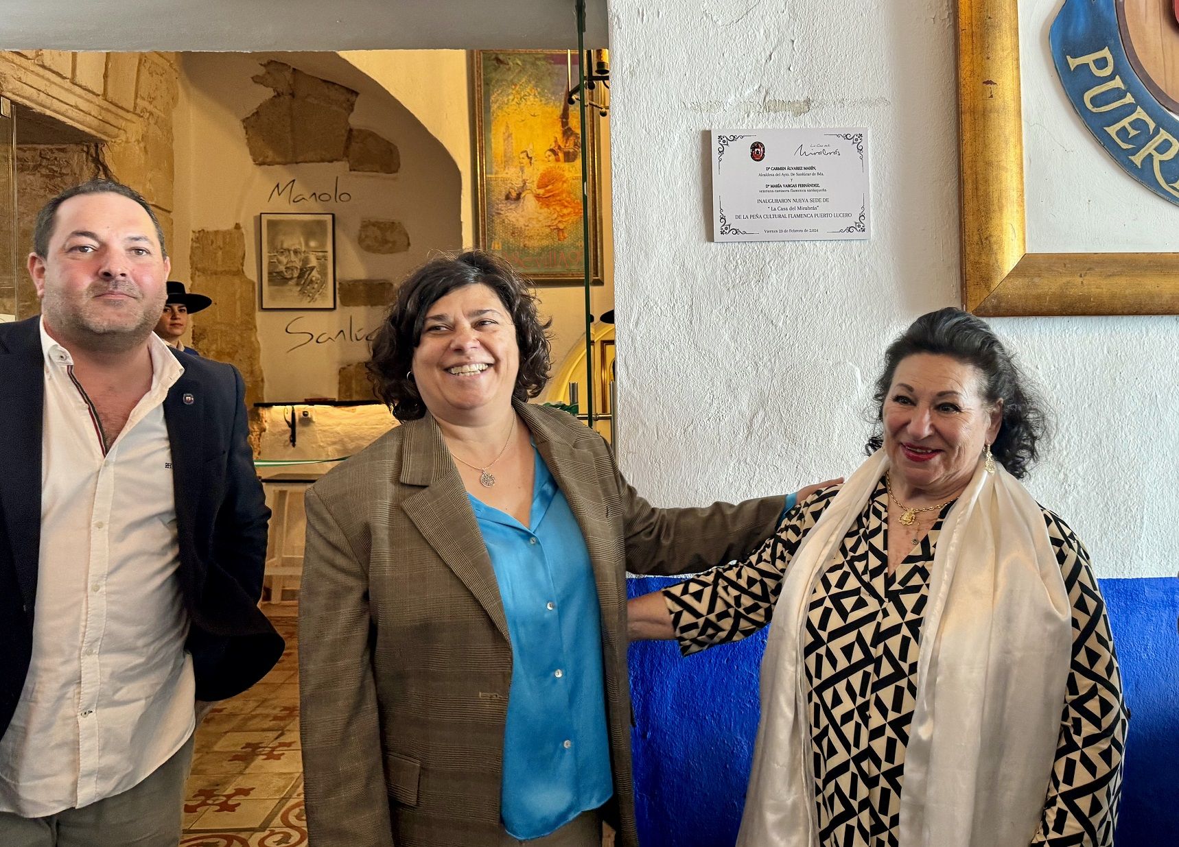 Carmen Álvarez junto a la cantaora en el nuevo espacio flamenco de Puerto Lucero.