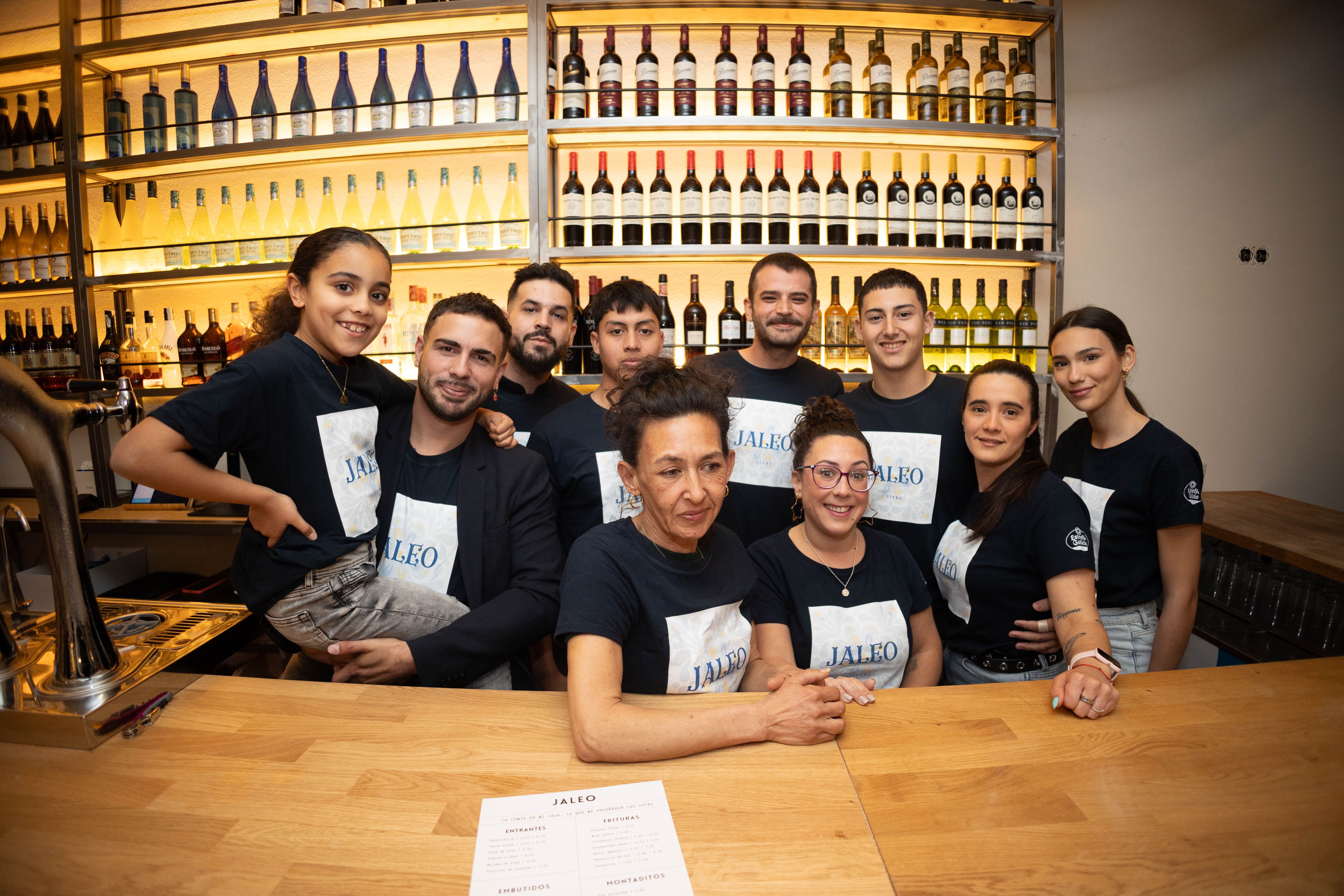 El equipo de Jaleo, lo nuevo de Manu Loreto (el primero a la izda., en la imagen), este pasado viernes. 