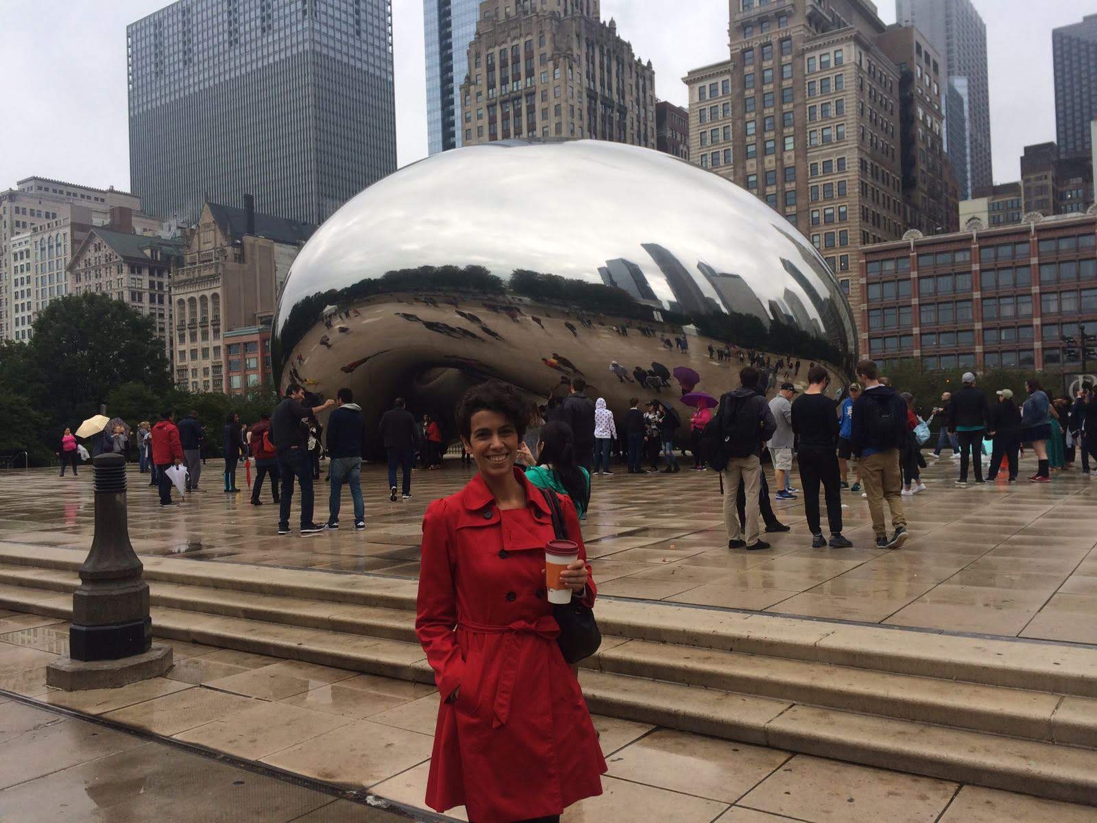 Lidia Aguilera, con Chicago al fondo, en una imagen reciente. FOTO: CEDIDA