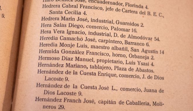 Era tan raro que una mujer regentara un negocio que Francisca Hermida aparece en ocasiones como Francisco. Guía de Jerez, 1928. 