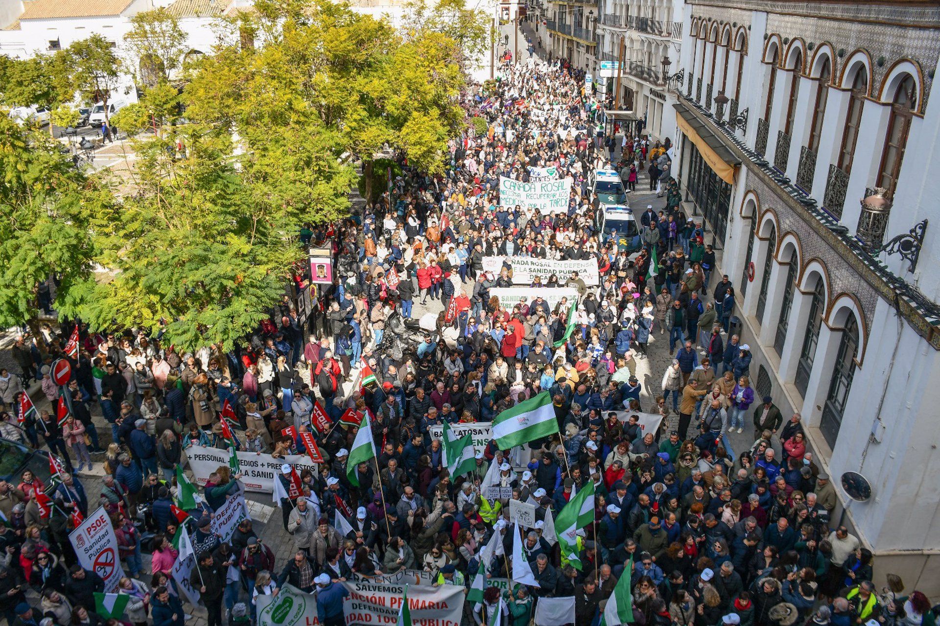 Imagen de una manifestación por la sanidad pública en Osuna. Imagen de una manifestación por la sanidad pública en Osuna.