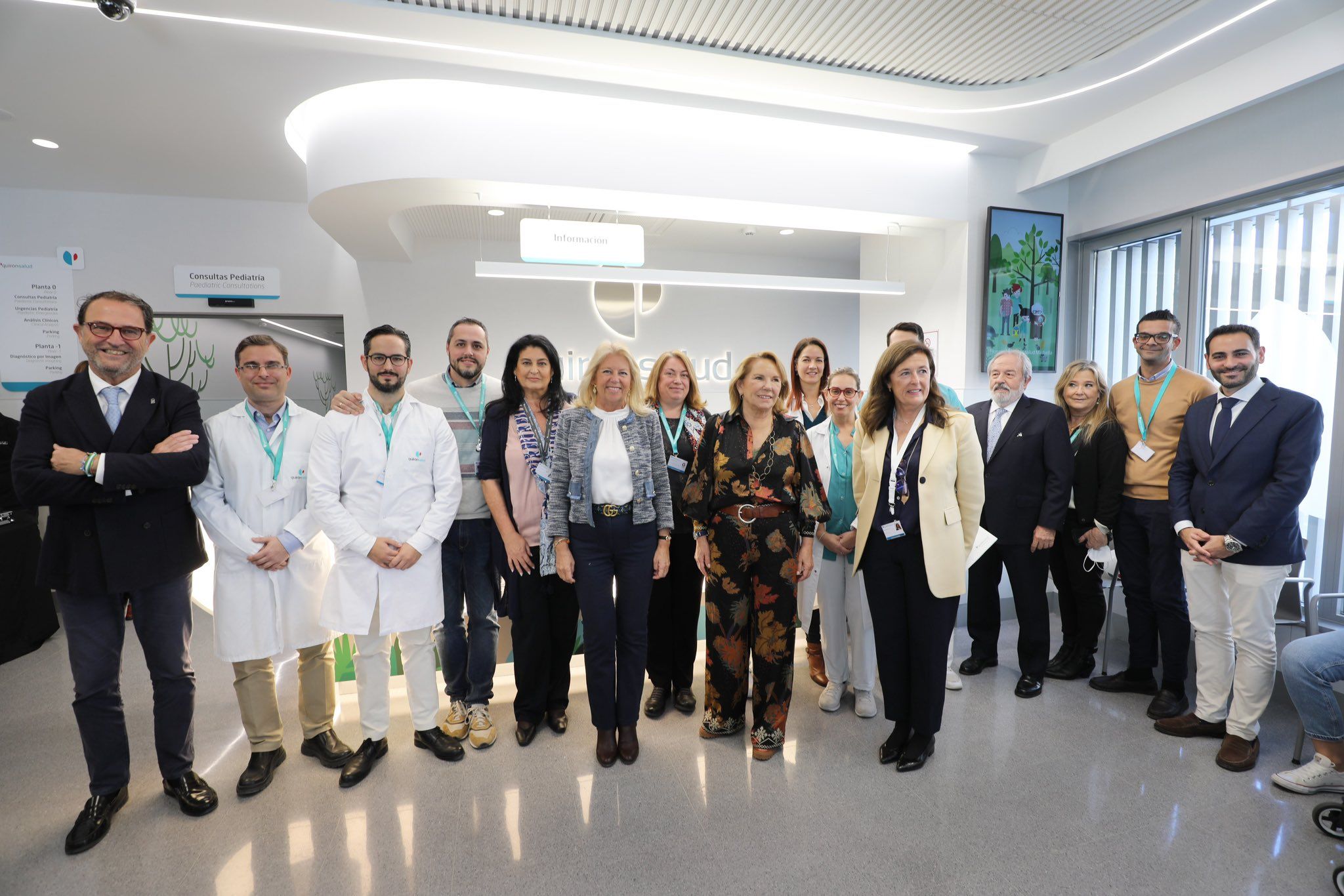 Inauguración de Quirón en Marbella, con el delegado de la Junta.