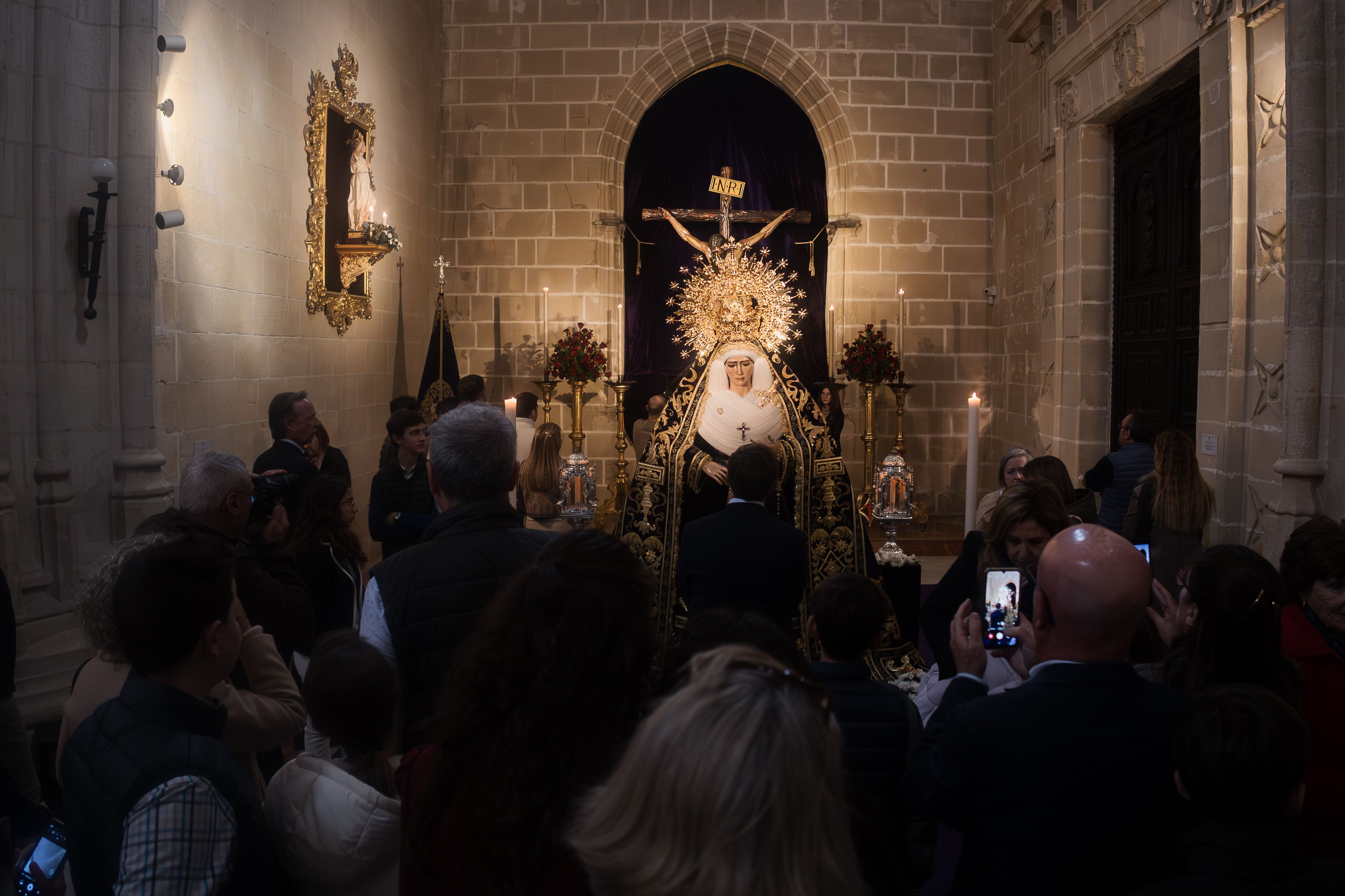 Veneración de la Hermandad de la Buena Muerte.