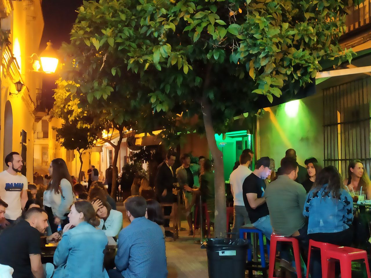 La calle San Pablo del centro de Jerez, una de las zonas más frecuentadas para salir, la noche de este sábado.