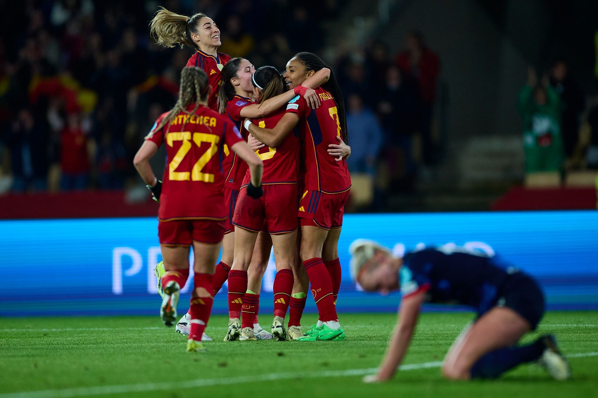El partido en Sevilla de semifinales de la Nations League que ganaron las campeonas del mundo.