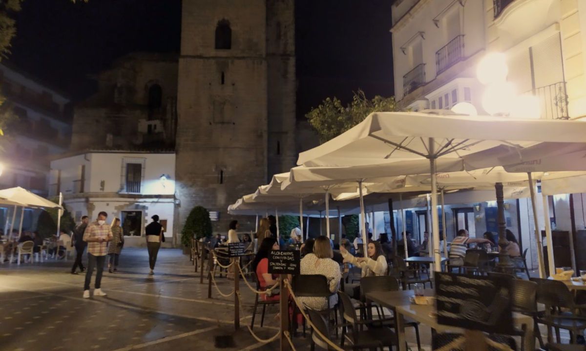 Veladores en la plaza Plateros de Jerez, en una imagen de archivo.