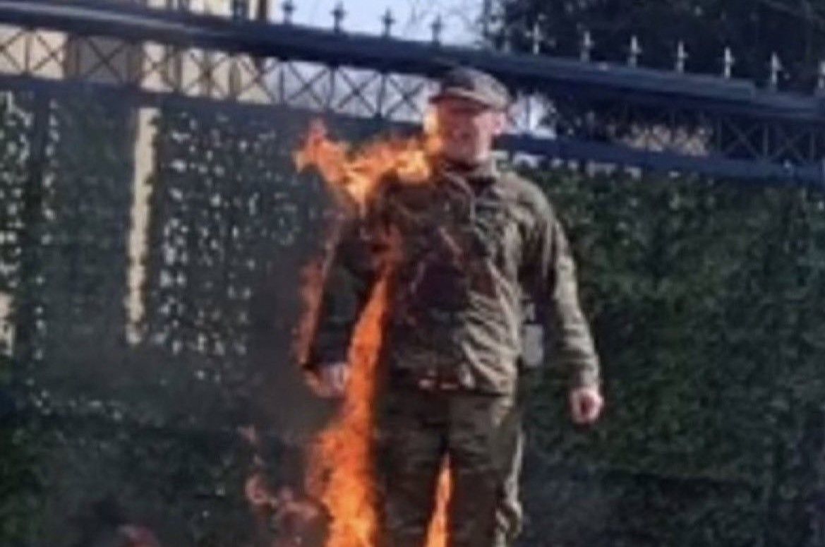 El soldado americano que se ha quemado frente a la embajada de Israel.