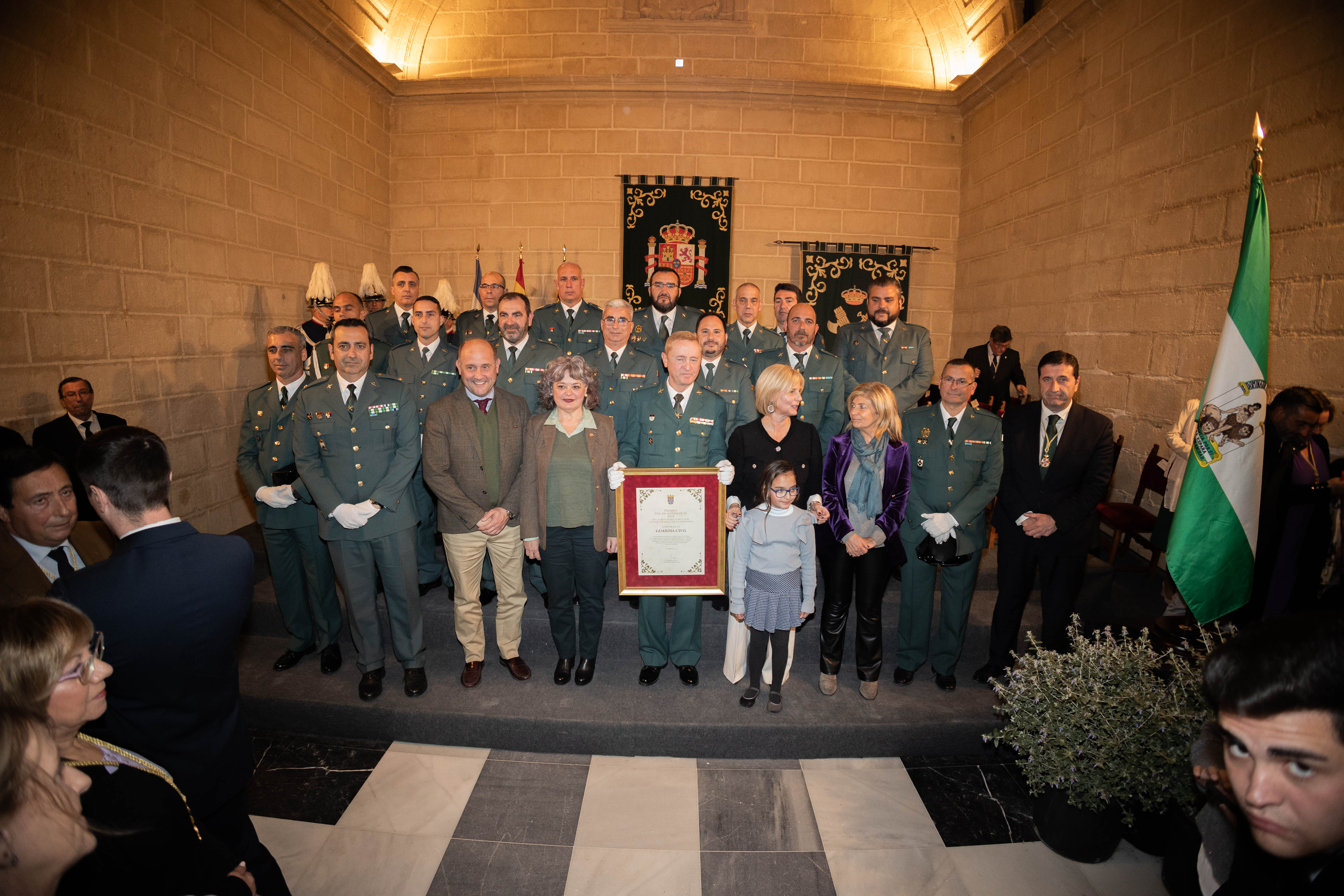 El homenaje del Ayuntamiento de Jerez a la Guardia Civil, en imágenes.