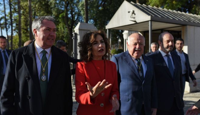 Juan Espadas, María Jesús Montero y Jesús Aguirre, durante el acto institucional.