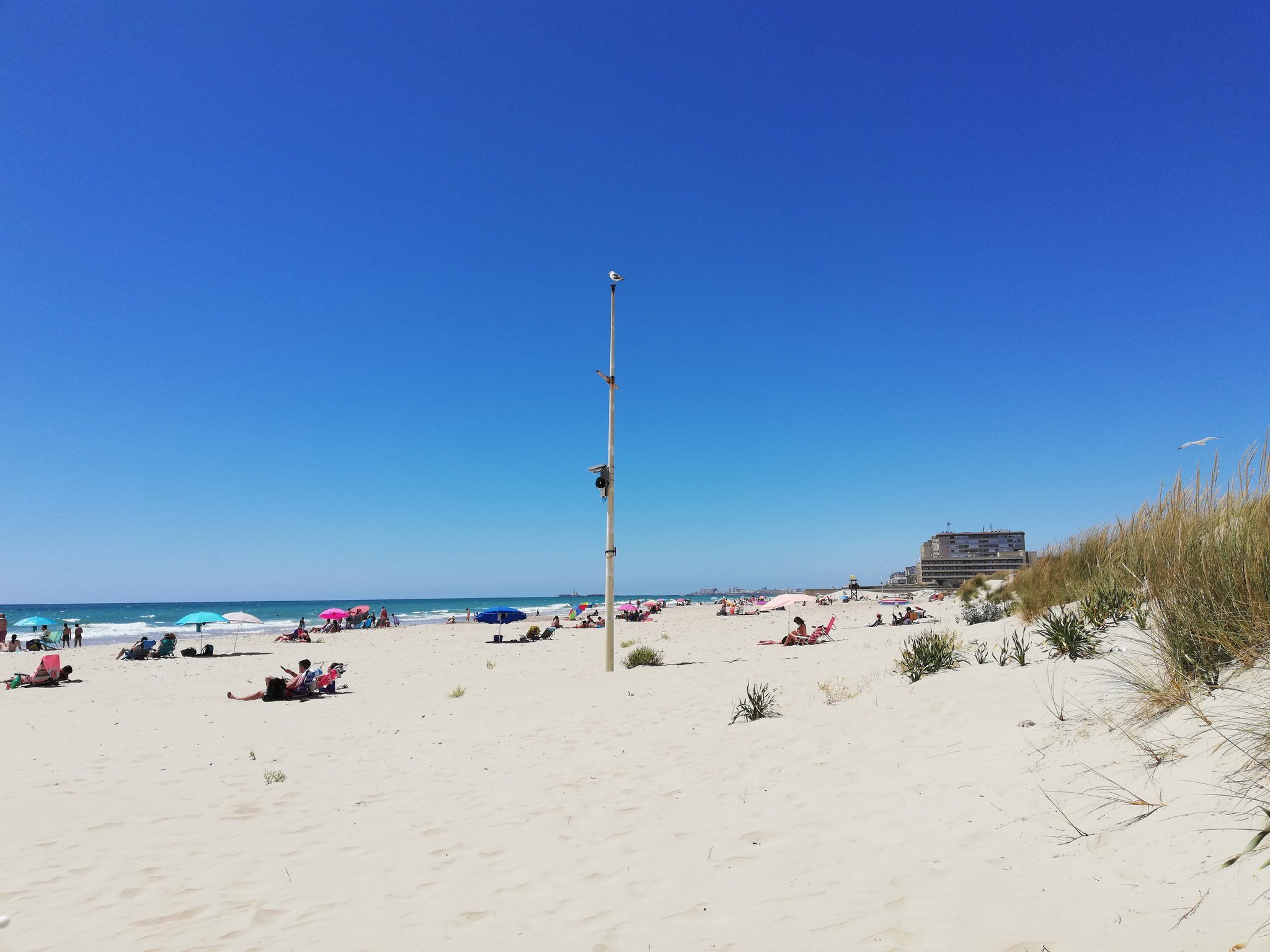 Playa de Cortadura, en Cádiz, este pasado fin de semana. FOTO: ÁLVARO AIBAR