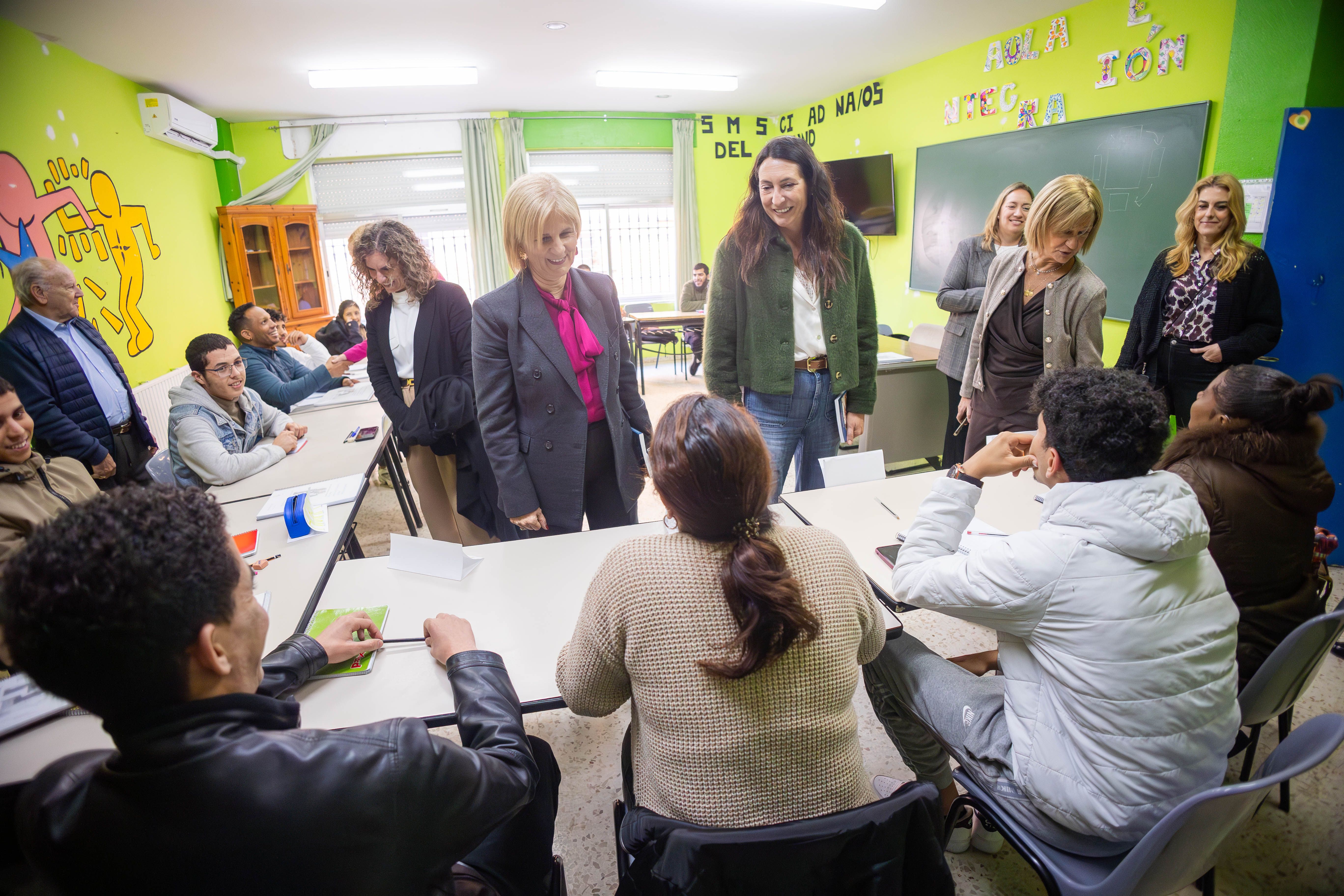 Loles López, con García-Pelayo en la visita a la Asociación Hogar La Salle Jerez.