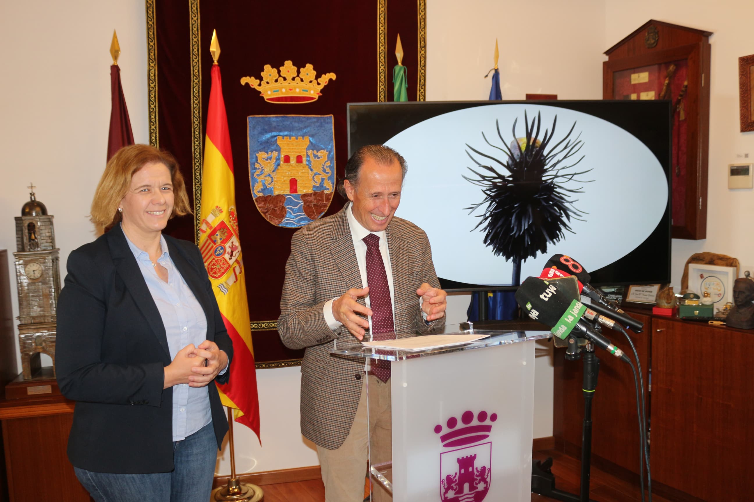 Una escultura del ibis eremita presidirá una rotonda de entrada a uno de los mejores destinos turísticos de Europa. Una escultura del ibis eremita presidirá una rotonda de entrada a uno de los mejores destinos turísticos de Europa.