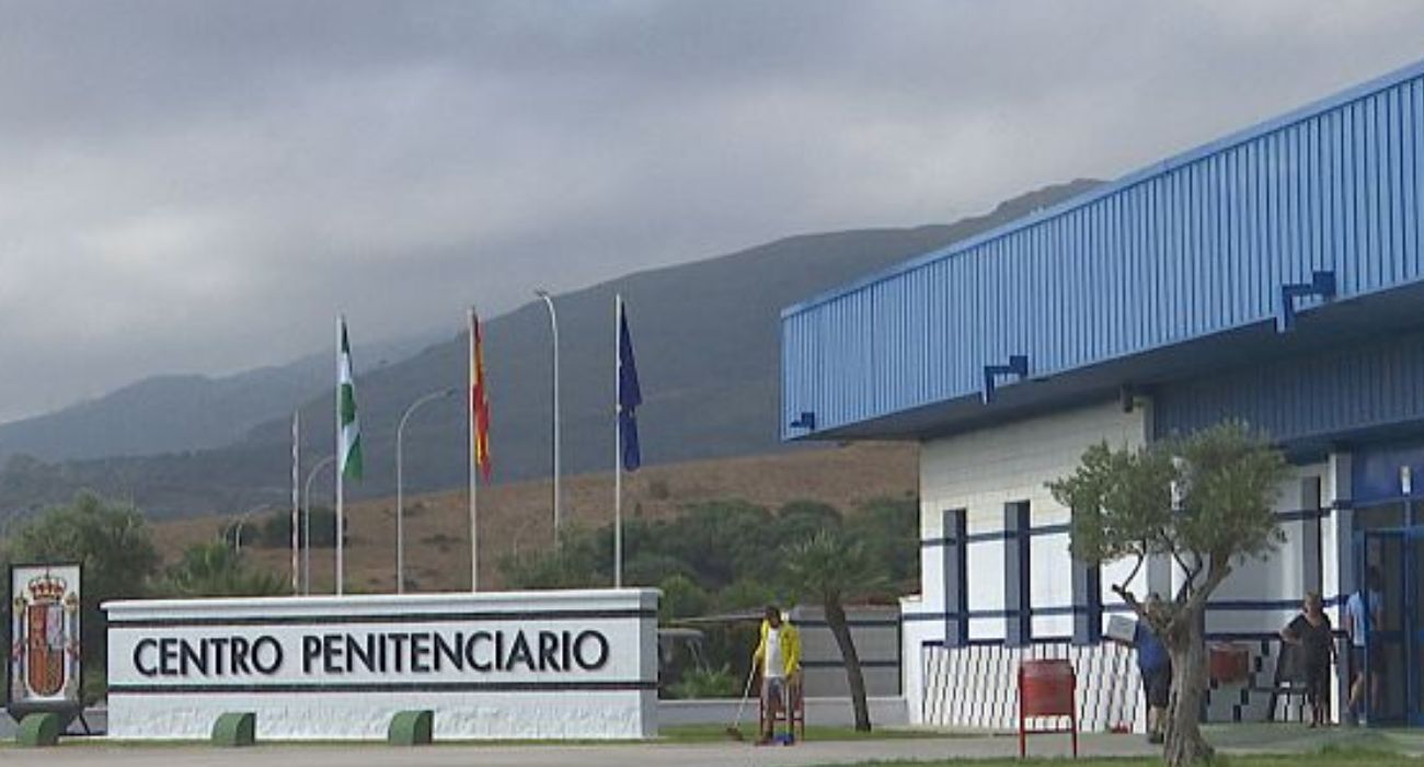 Centro Penitenciario Botafuegos, en Algeciras, donde trabaja el funcionario amenazado por un delincuente.