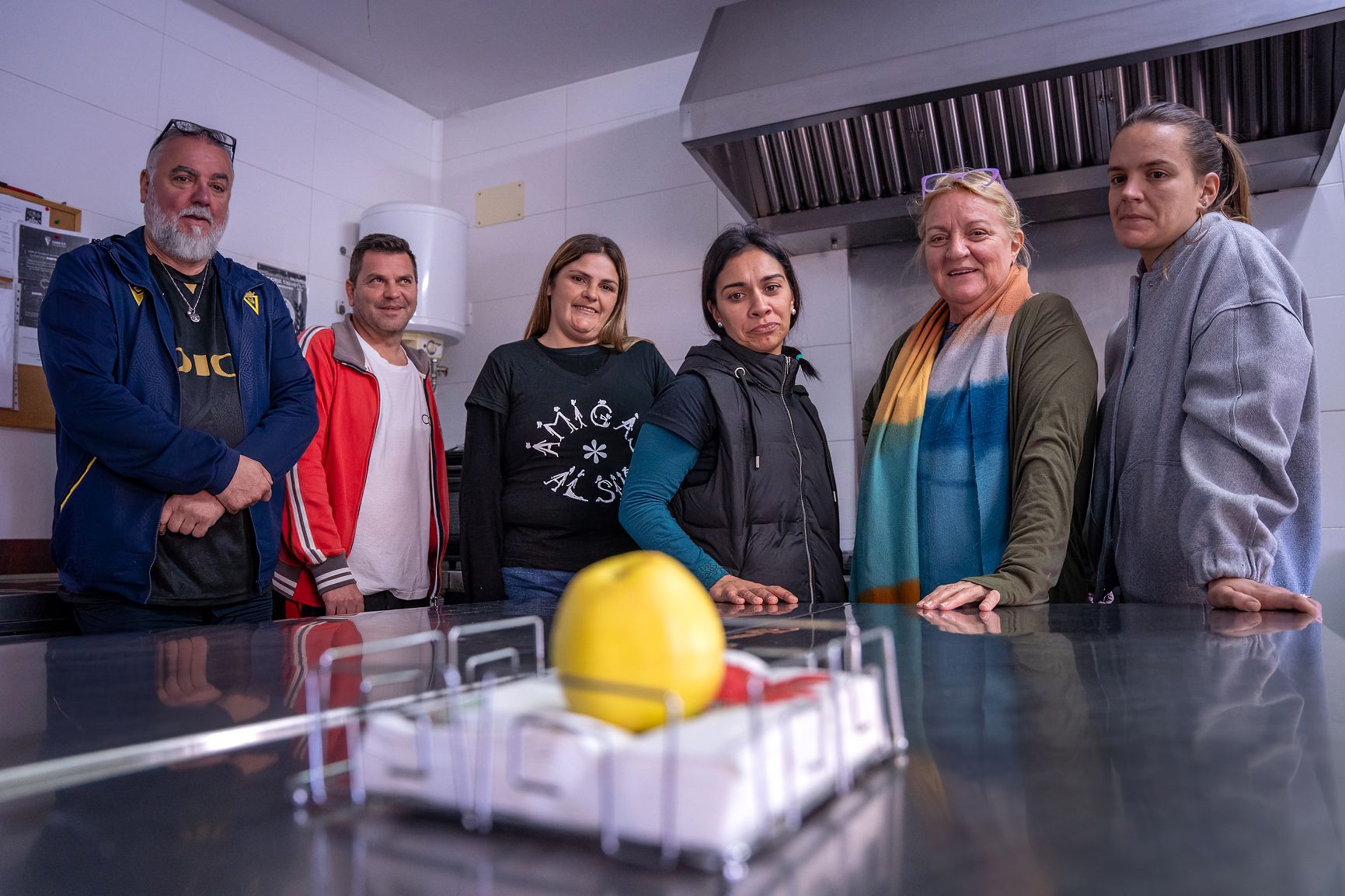 Voluntarias y trabajadoras de Amigas al Sur, este jueves en la sede sin actividad.