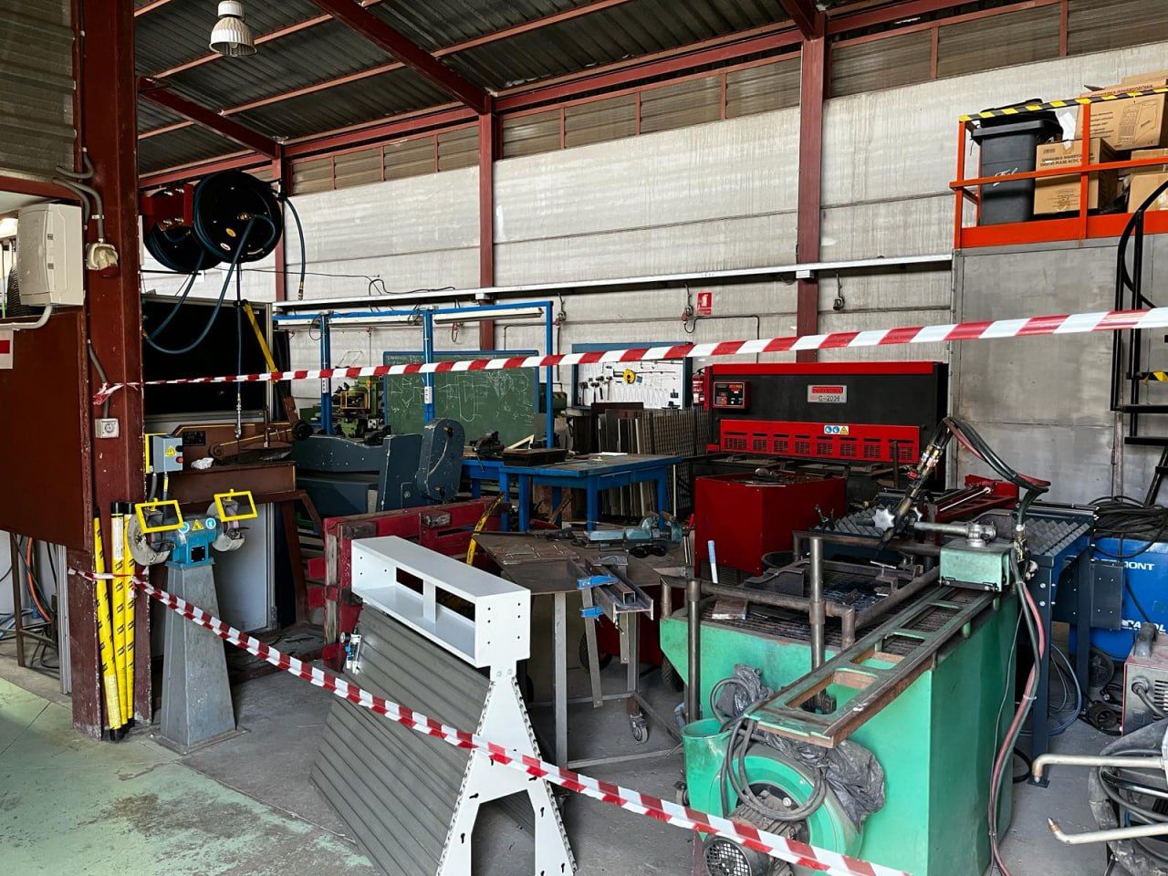 El estado interior de la nave del IES Antonio Ulloa de La Rinconada.