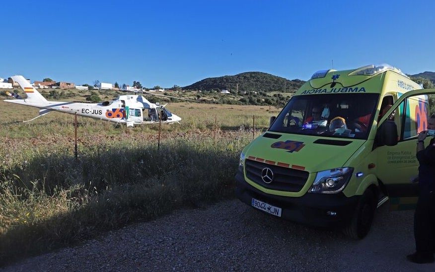 Profesionales del 061 en Cádiz, en una imagen reciente.