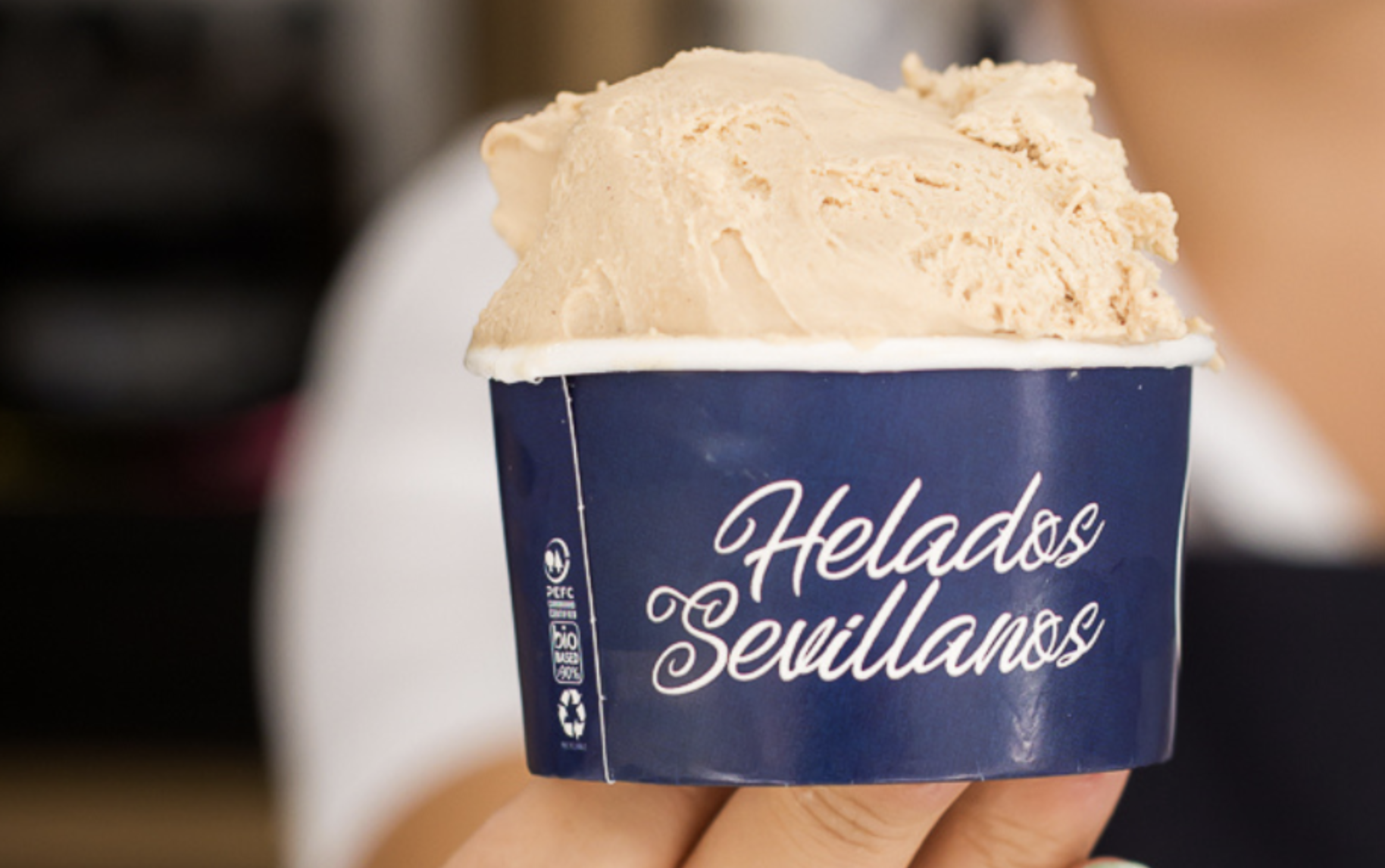 Un local de Sevilla se inventa un helado cofrade para Semana Santa.