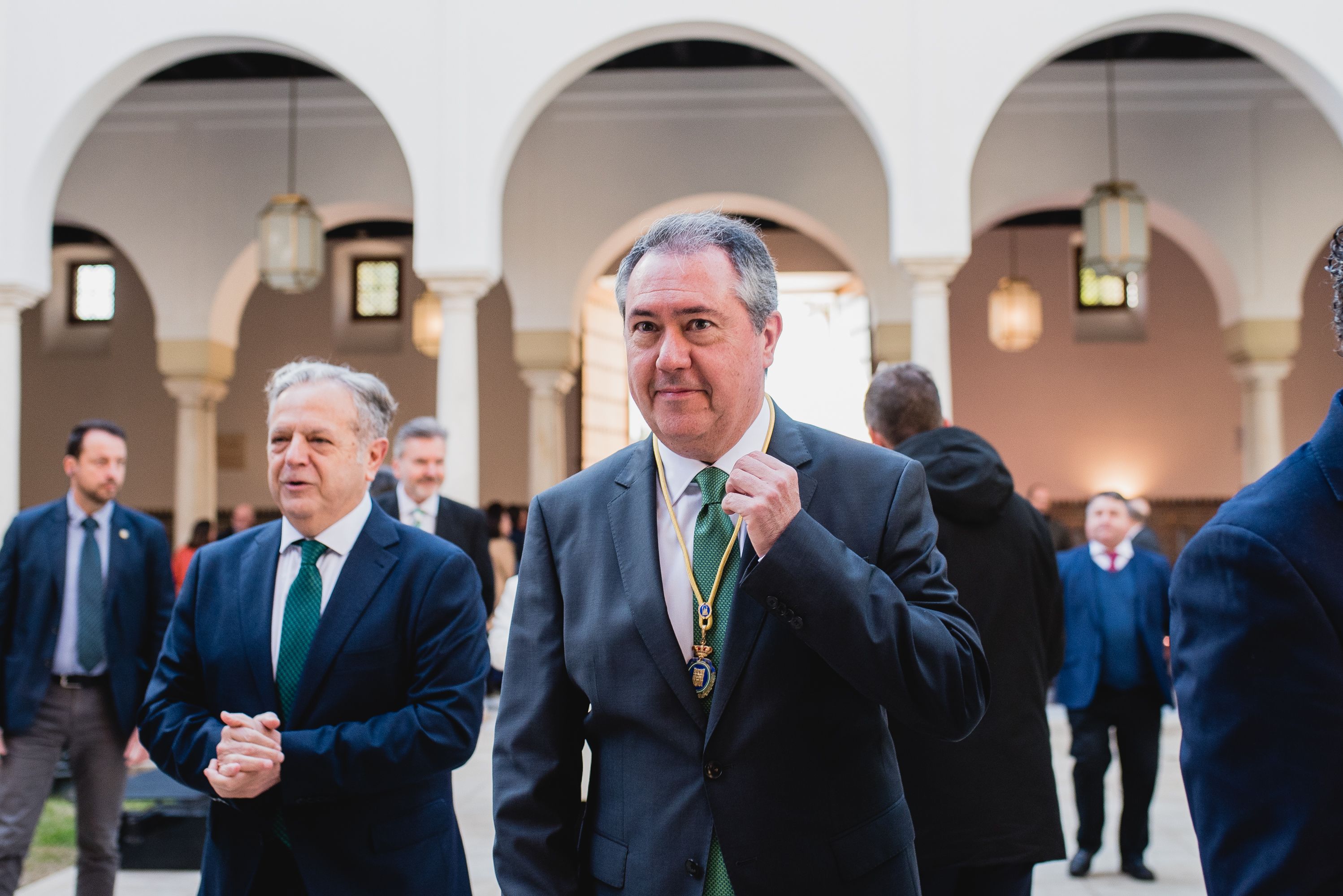 Juan Espadas el 28F en el Parlamento.