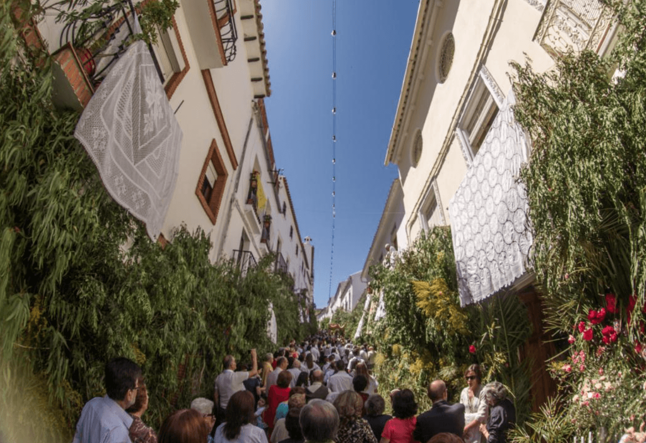 El Corpus Christi en Zahara, en una imagen de archivo. FOTO: LOSPUEBLOSMASBONITOSDEESPANA.ORG