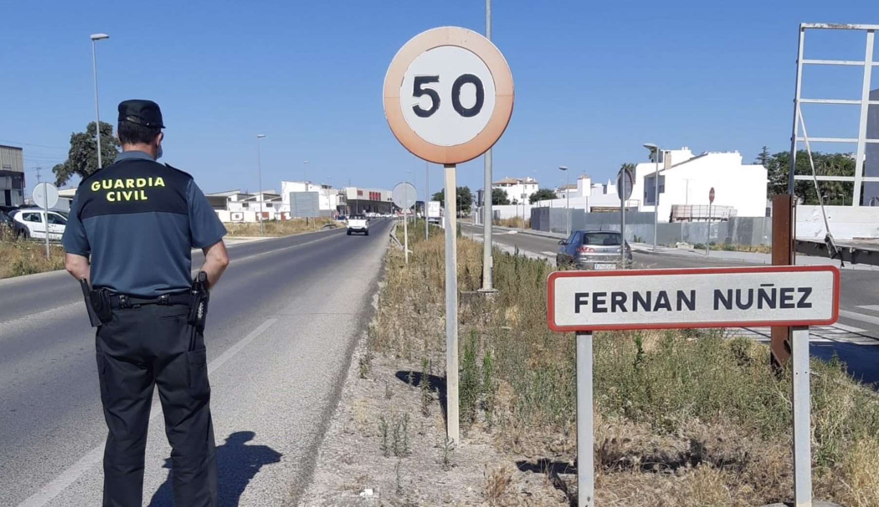 La Guardia Civil investiga a dos hombres por robar un bolso con 10.000 euros. 
