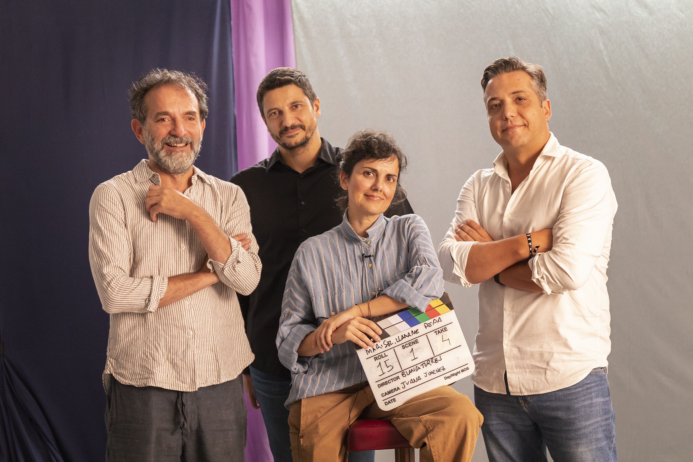 La directora del documental, Blanca Torres, junto a los productores.