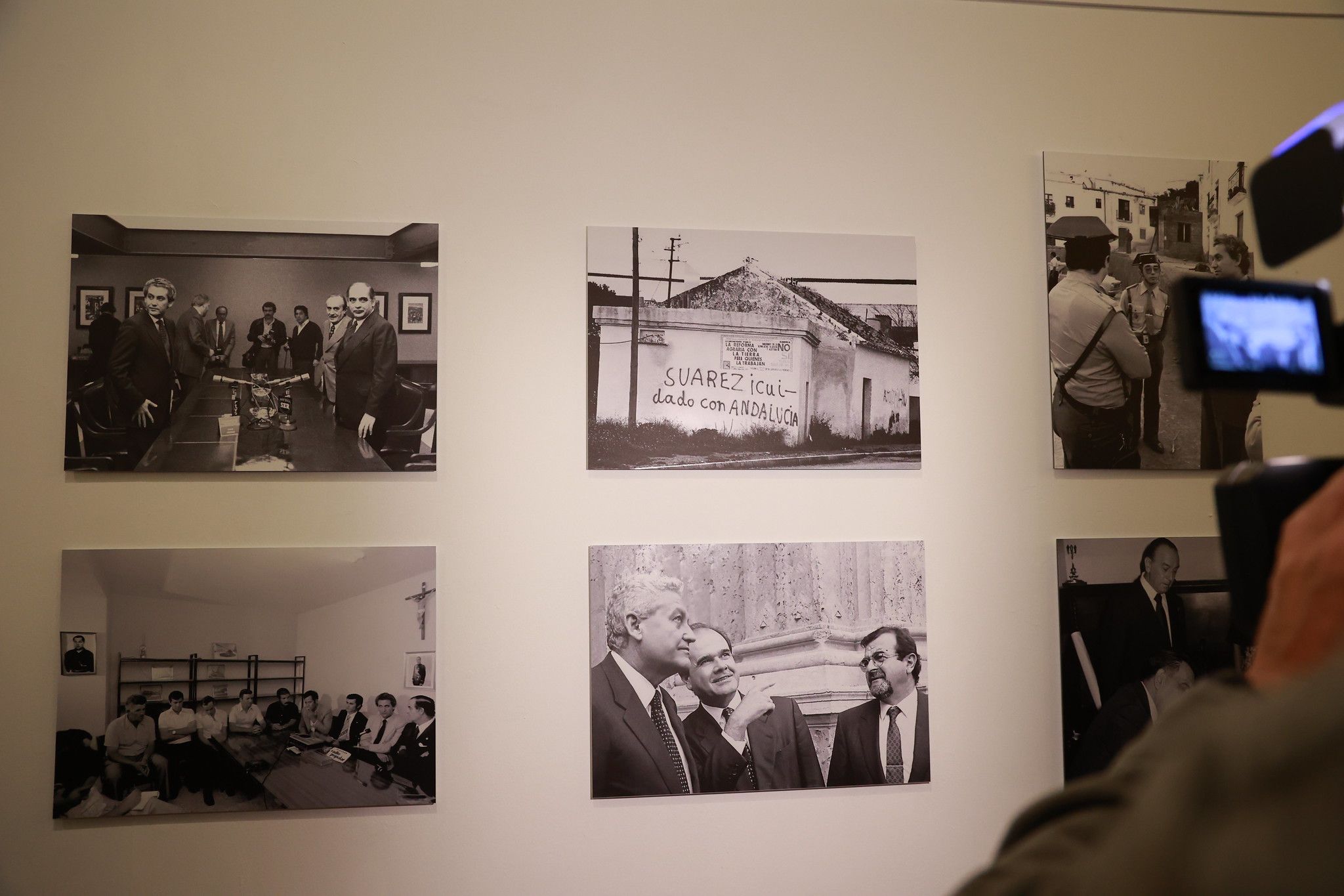 La inauguración de la exposición de Juliá sobre Escuredo, en imágenes.