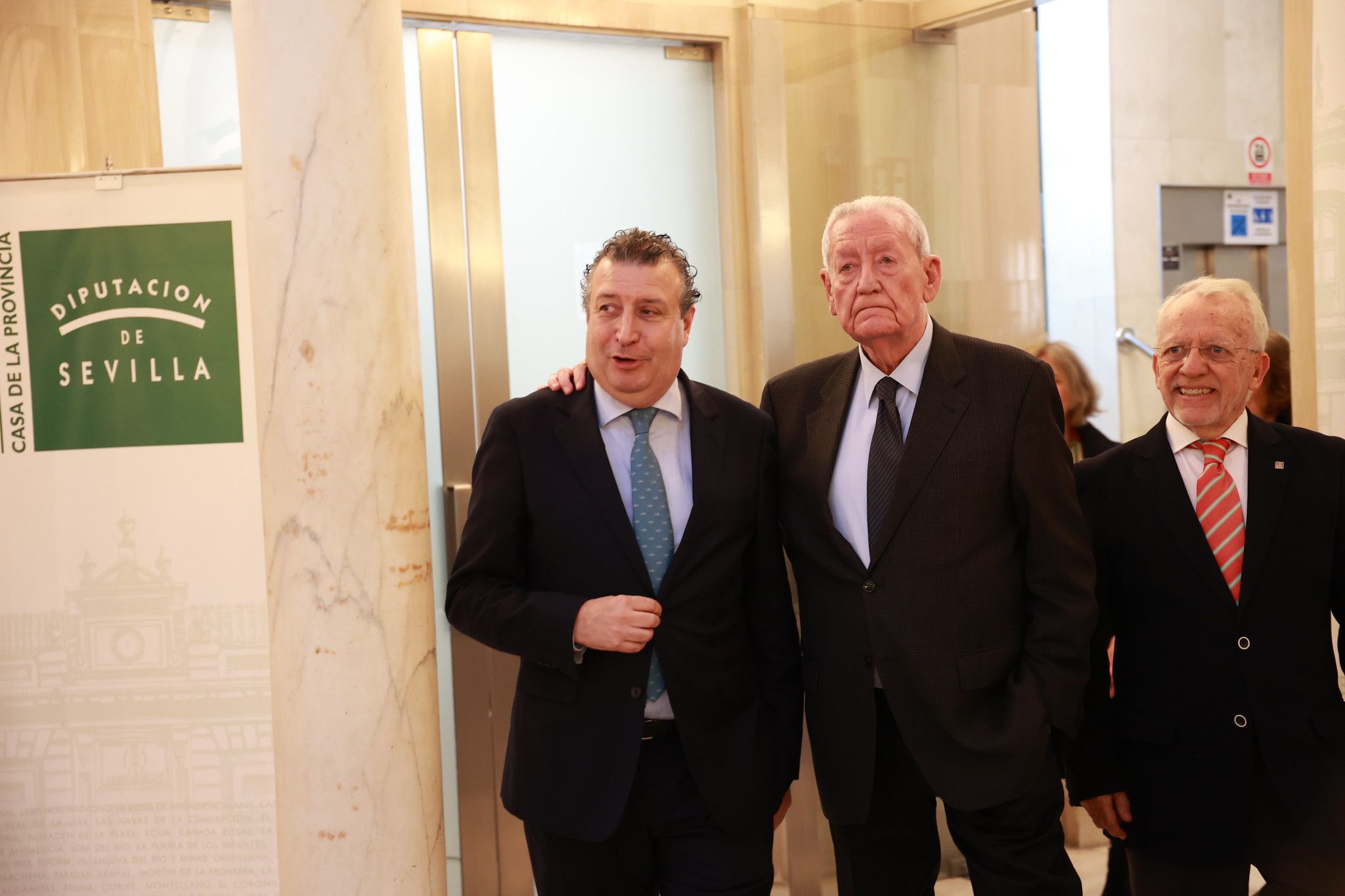 La inauguración de la exposición de Juliá sobre Escuredo, en imágenes.