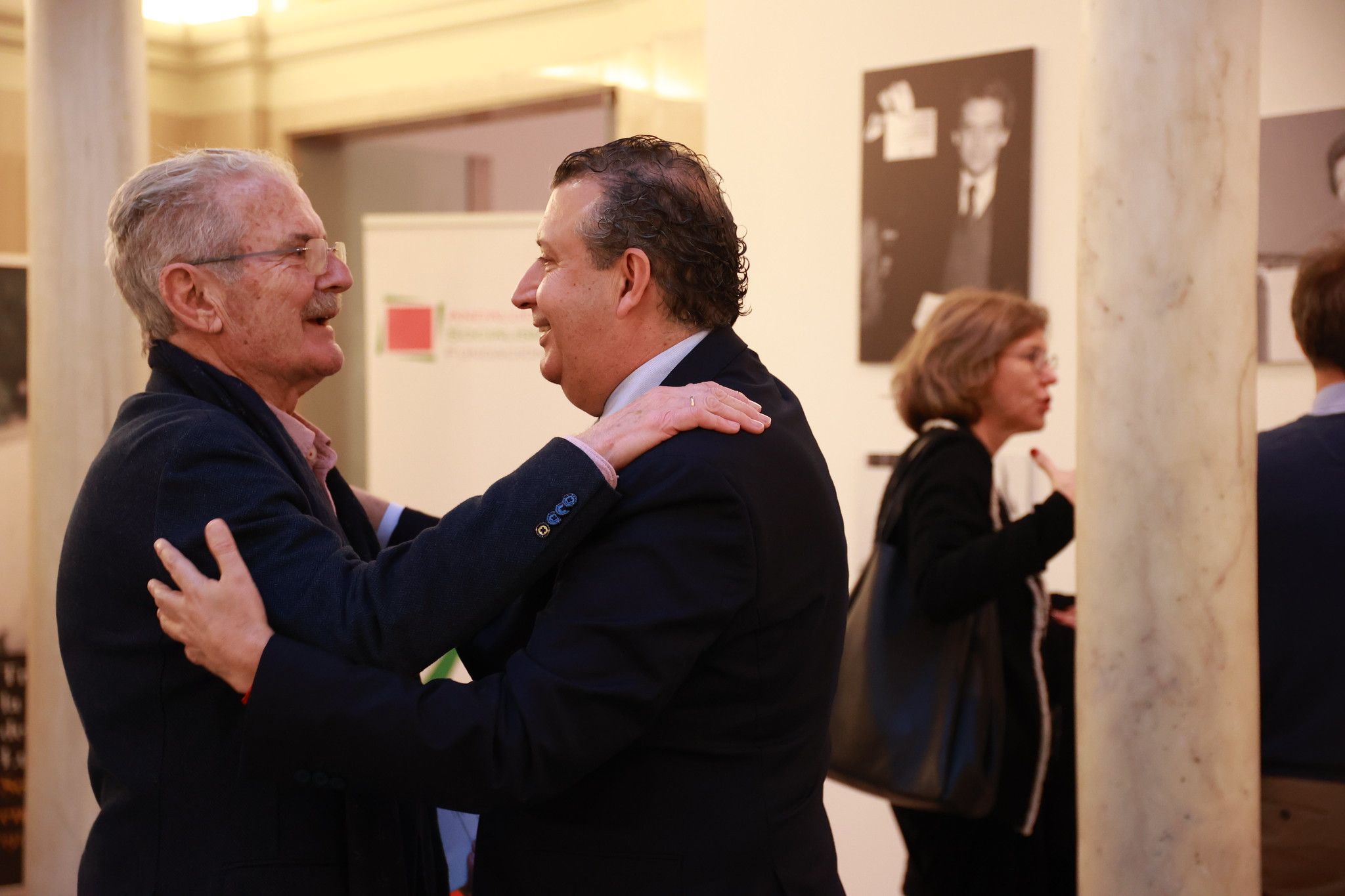 La inauguración de la exposición de Juliá sobre Escuredo, en imágenes.