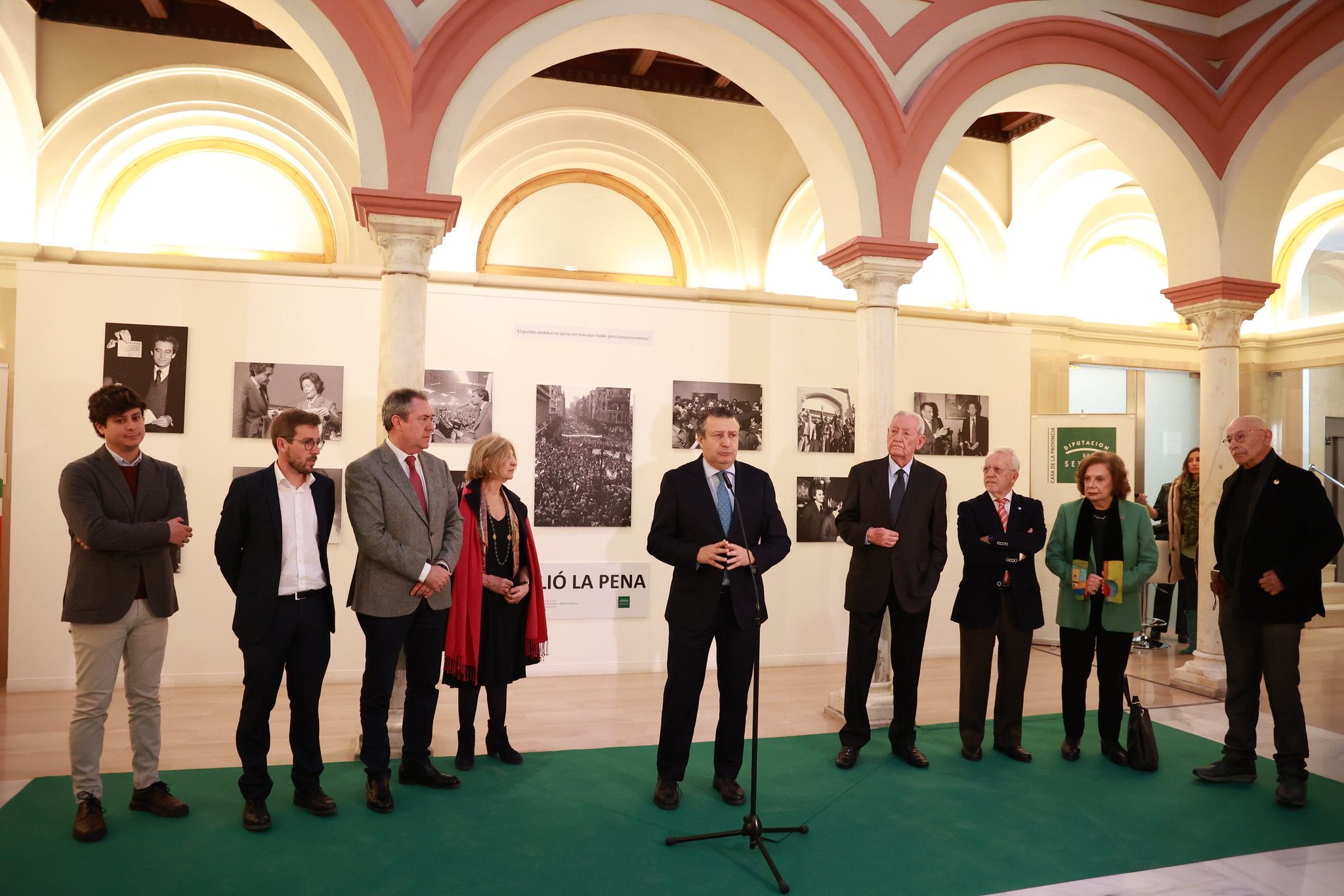 La inauguración de la exposición de Juliá sobre Escuredo, en imágenes.