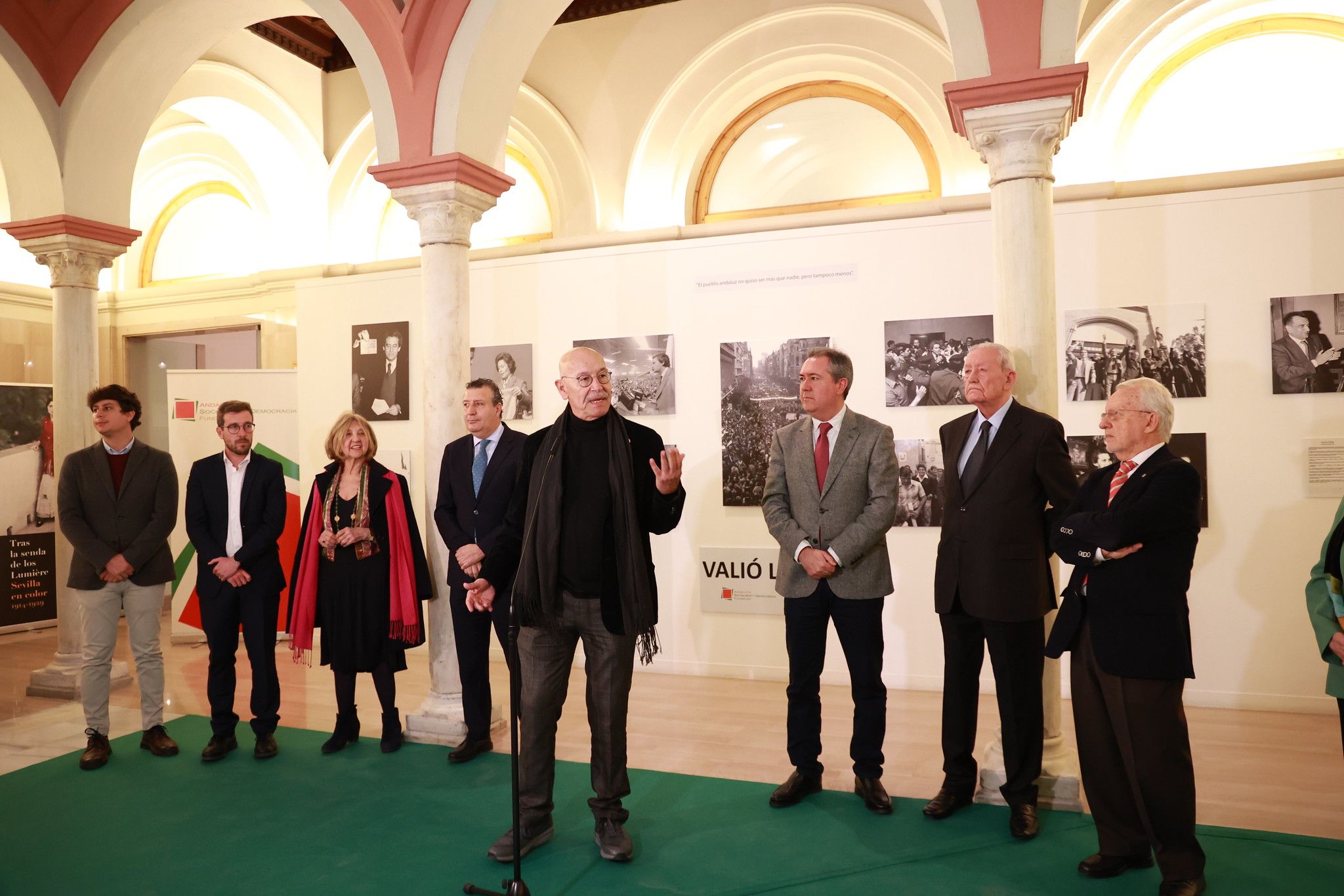 La inauguración de la exposición de Juliá sobre Escuredo, en imágenes.