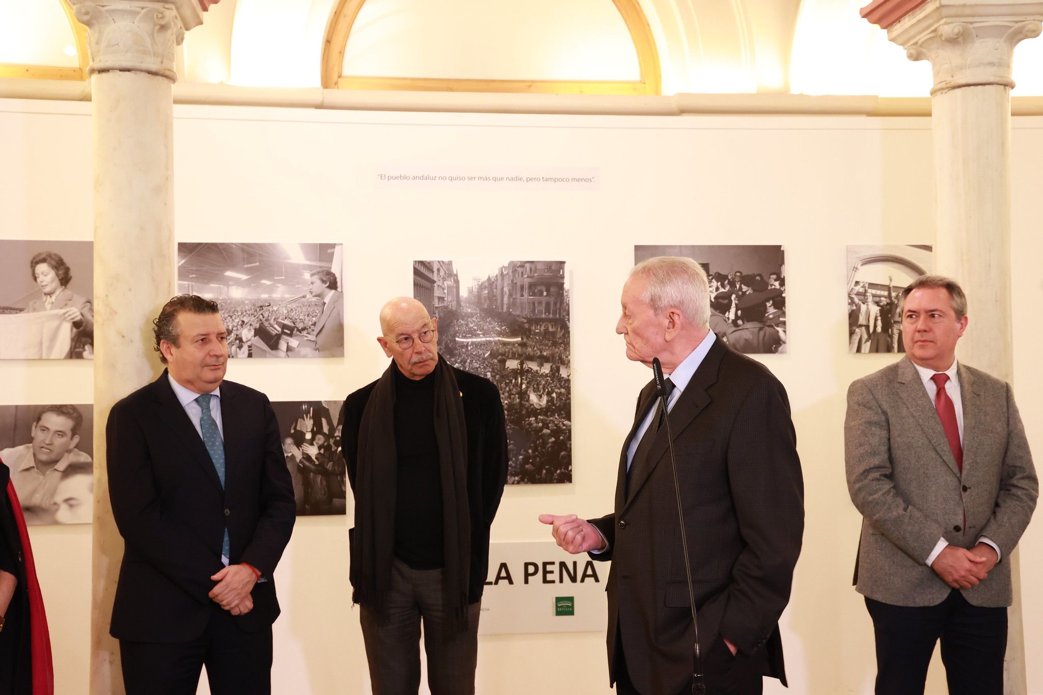 La inauguración de la exposición de Juliá sobre Escuredo, en imágenes.