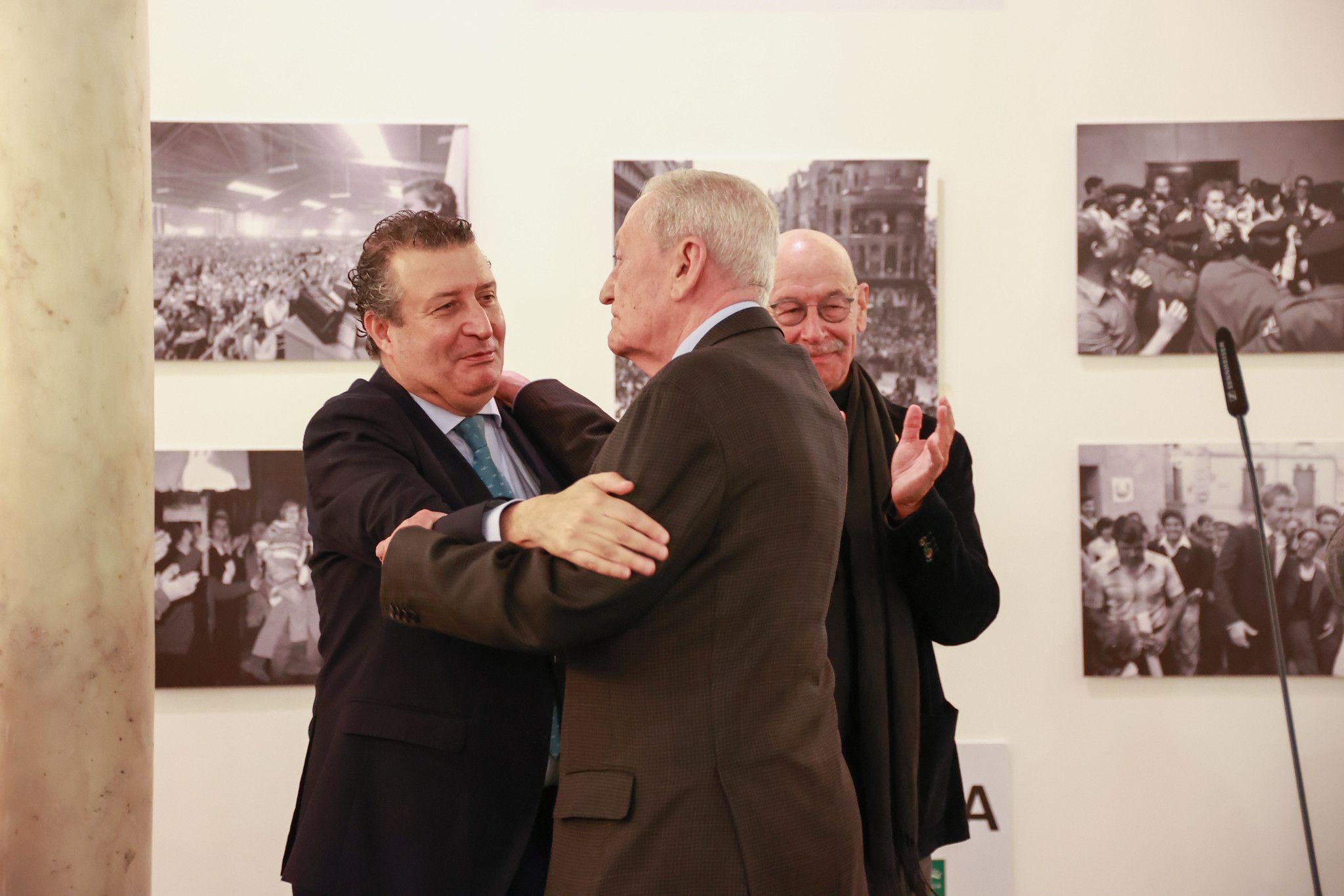 La inauguración de la exposición de Juliá sobre Escuredo, en imágenes.