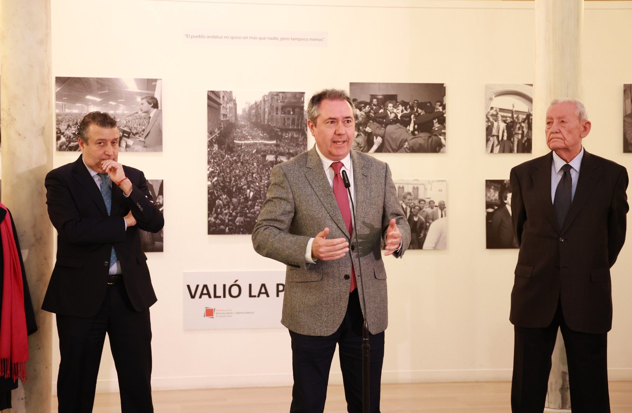 La inauguración de la exposición de Juliá sobre Escuredo, en imágenes.