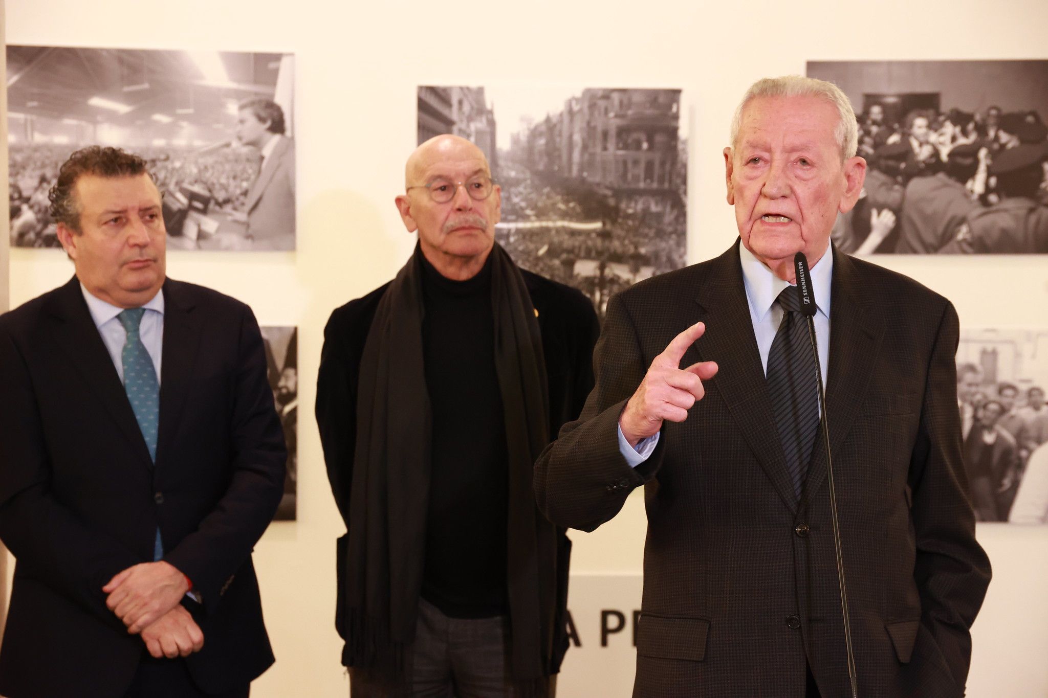 La inauguración de la exposición de Juliá sobre Escuredo, en imágenes.