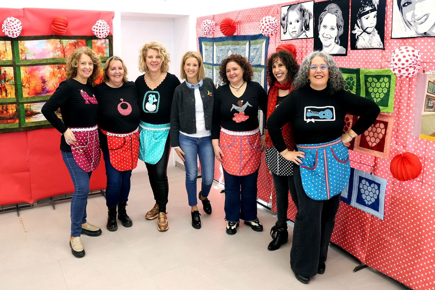 Algunas de las participantes en el evento de 'patchwork' flamenco en La Rinconada.
