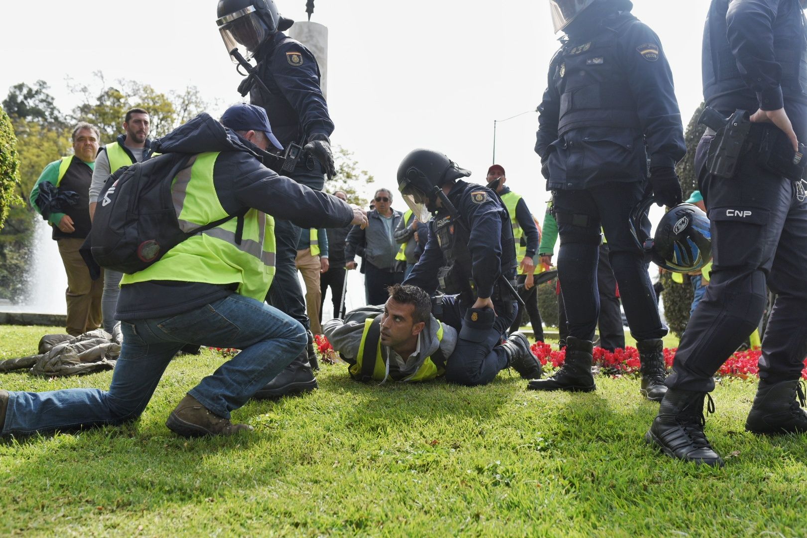 Los enfrentamientos de los agricultores con la Policía en Sevilla.