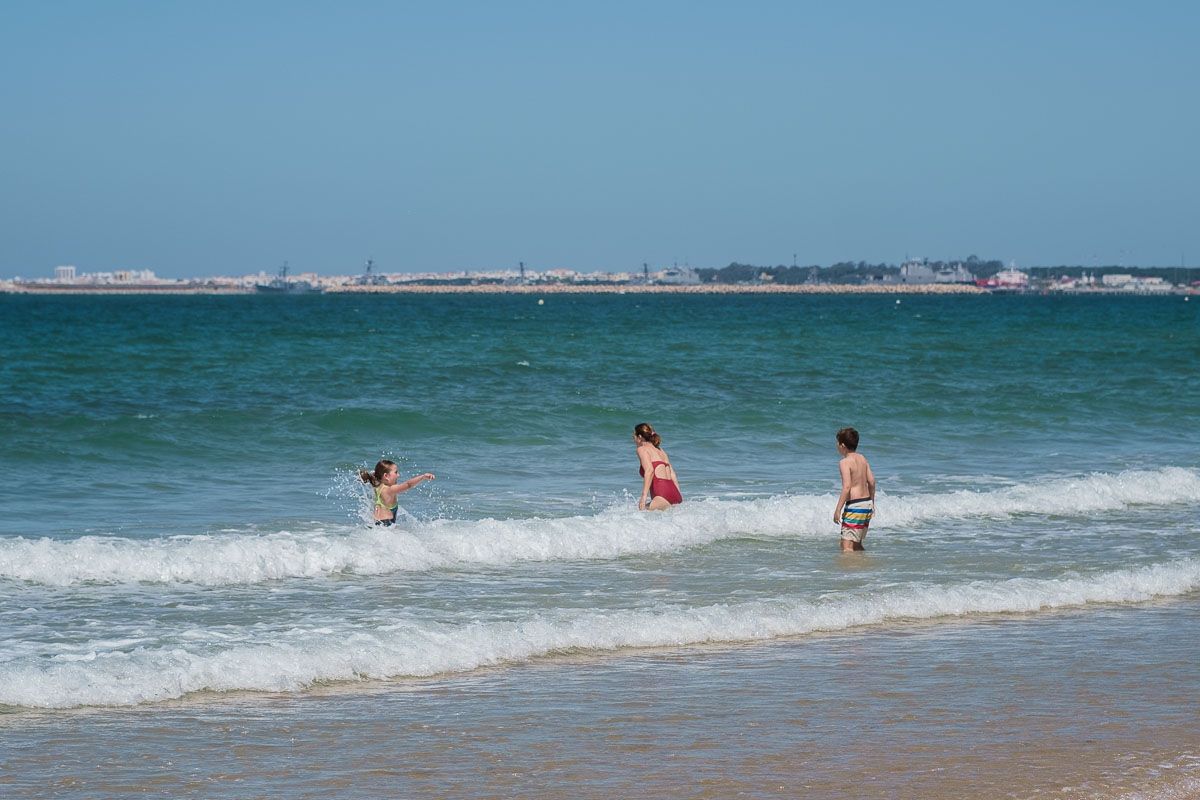 Una playa de El Puerto, municipio con la tasa más alta de la provincia de Cádiz.