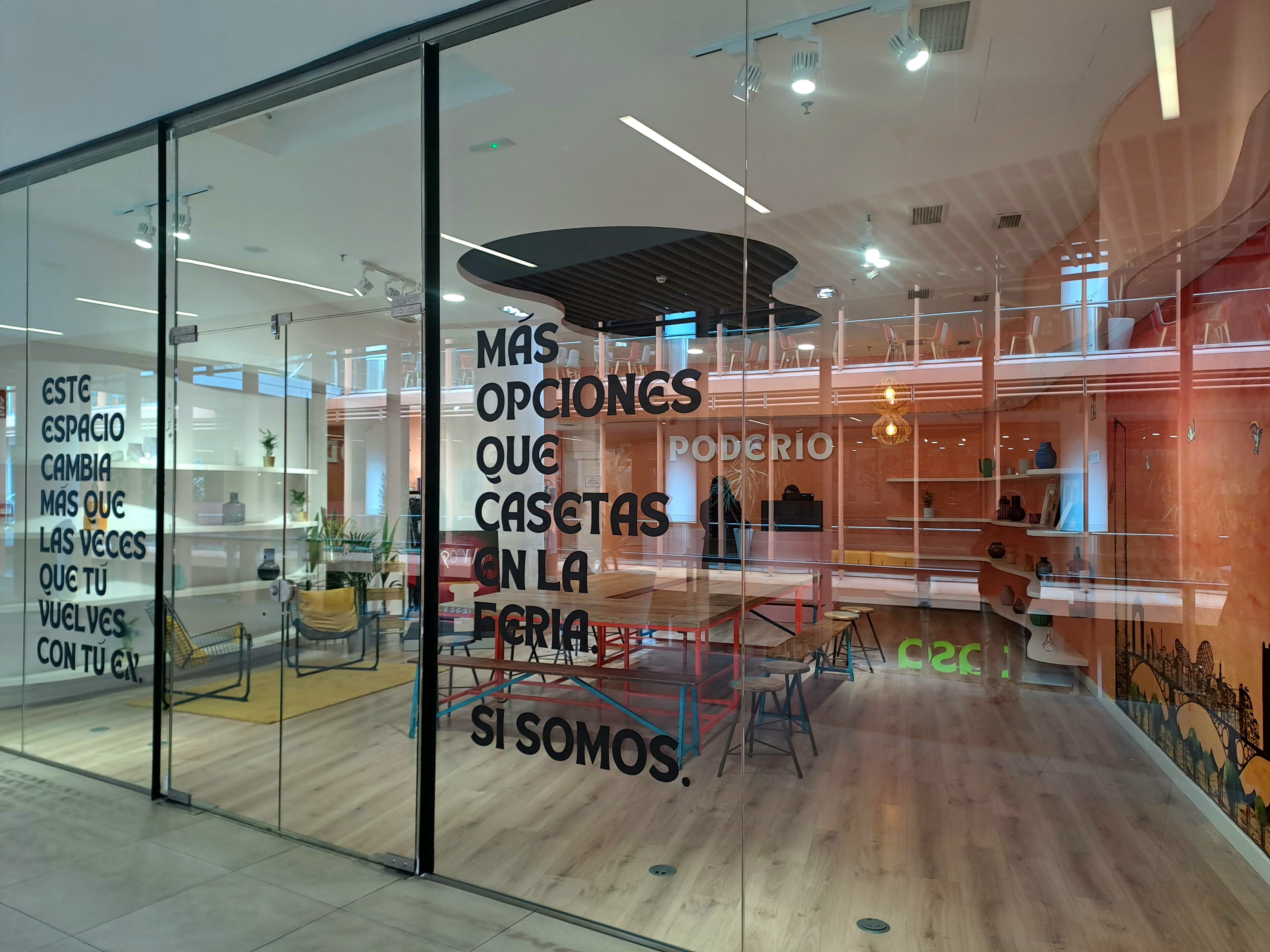 Poderío Market, el nuevo espacio de artesanía local y moda flamenca en Sevilla. Poderío Market, el nuevo espacio de artesanía local y moda flamenca en Sevilla.