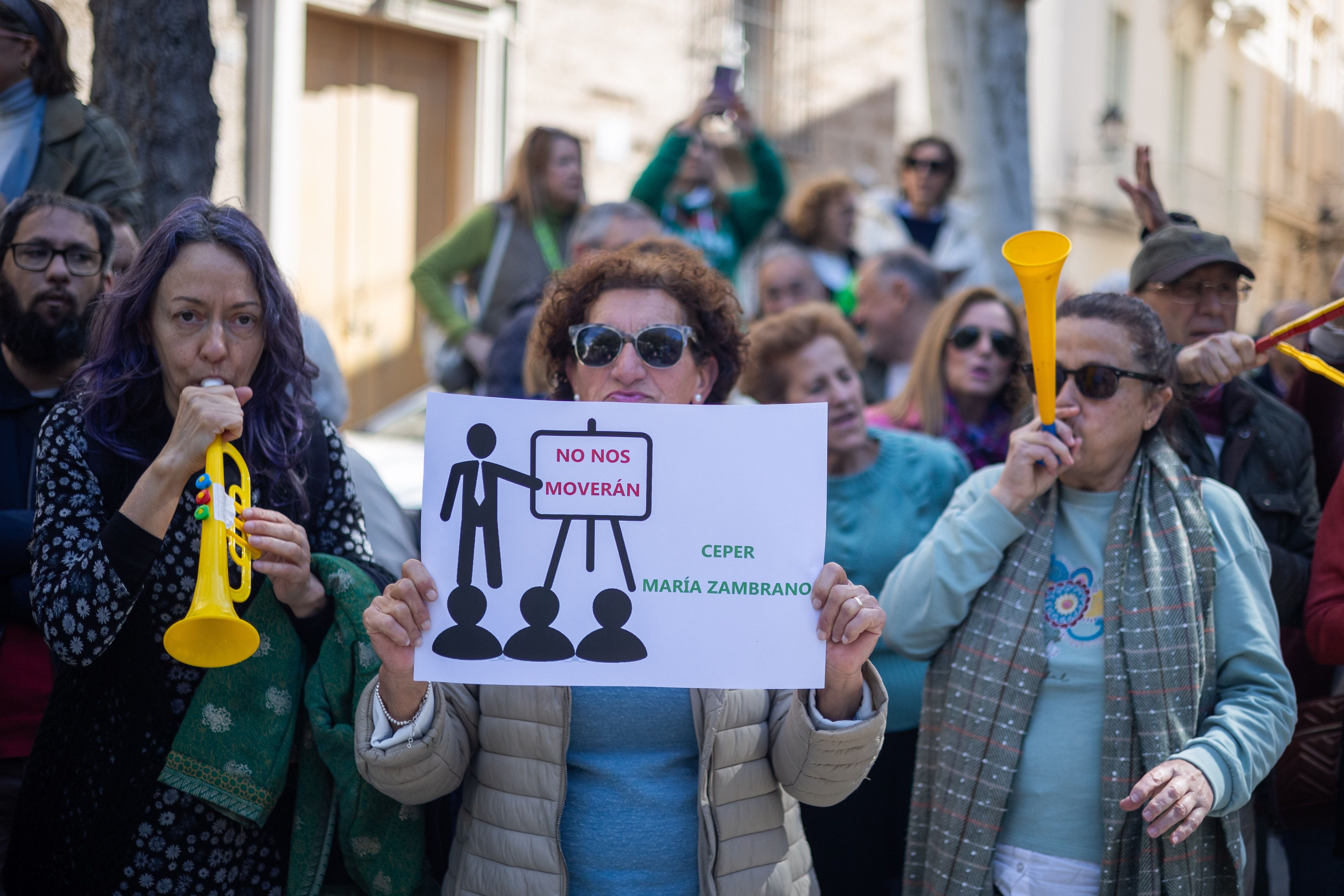 Concentración en defensa por la educación permanente.