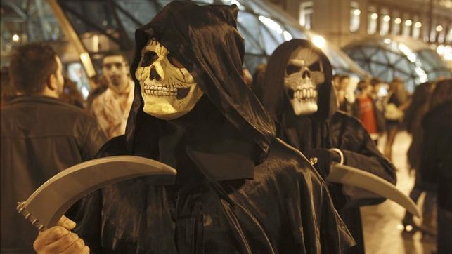 millones-brujas-zombis-fiestas-halloween_ediima20141030_0503_4.jpg