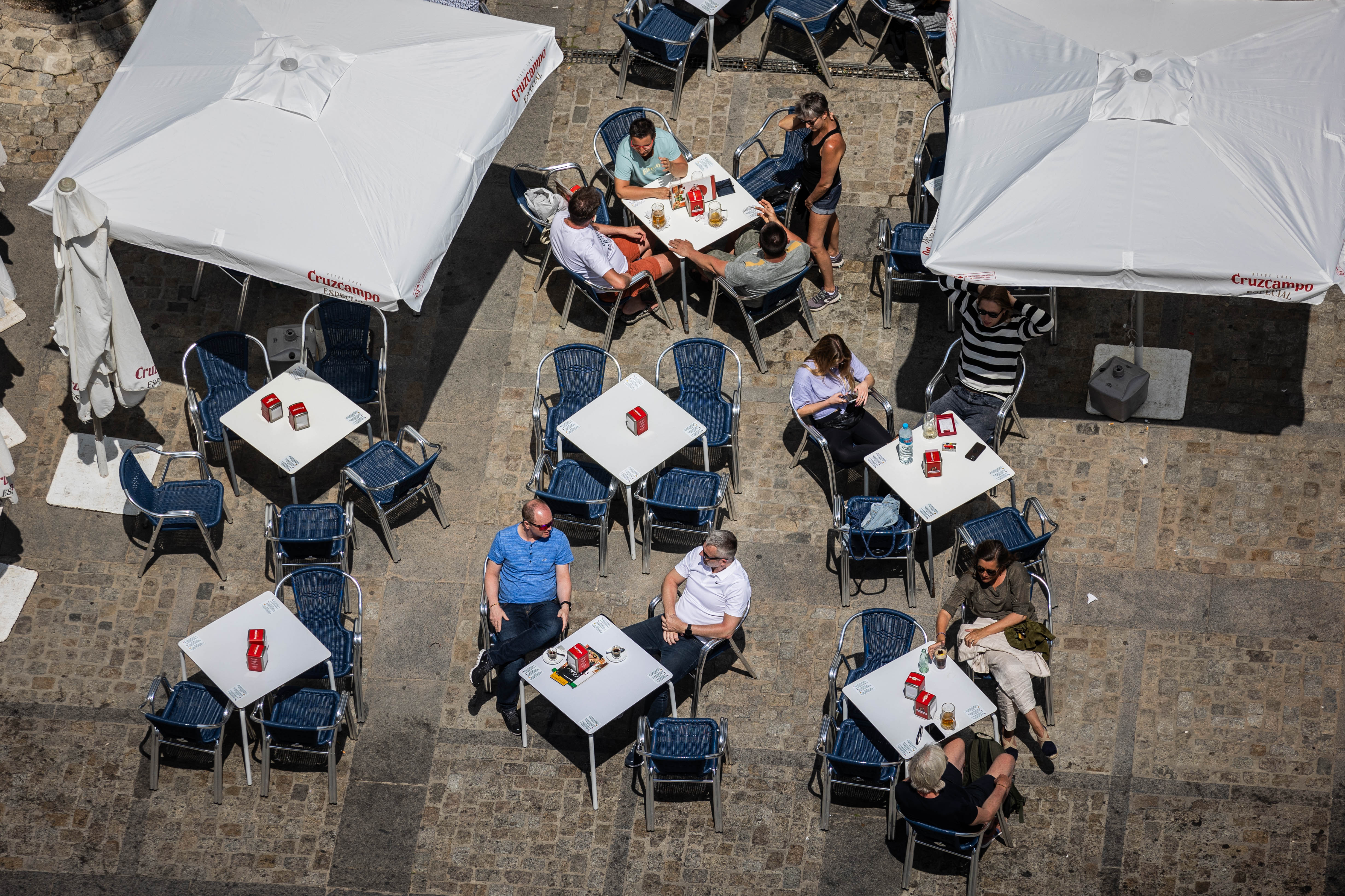 Díaz carga contra la hostelería. Imagen de una céntrica plaza de Cádiz.