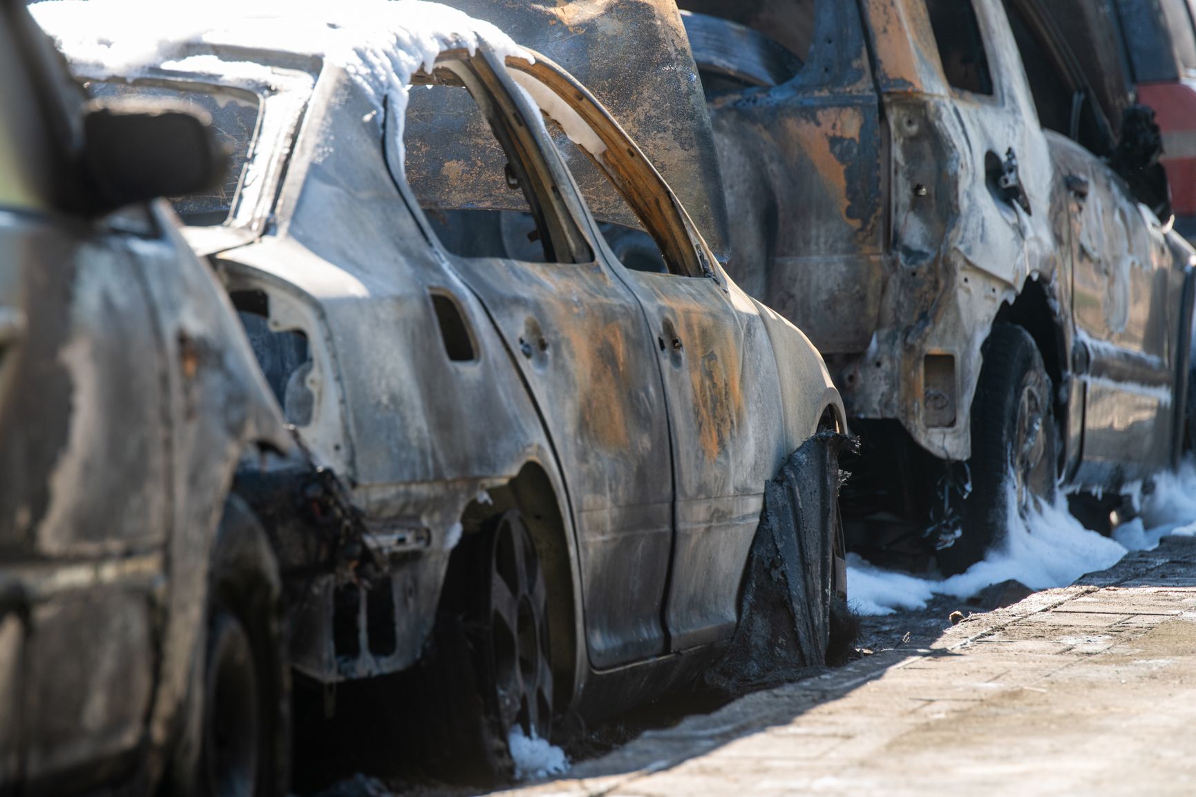 El incendio del autobús en la avenida de la Sanidad de Cádiz, en imágenes.