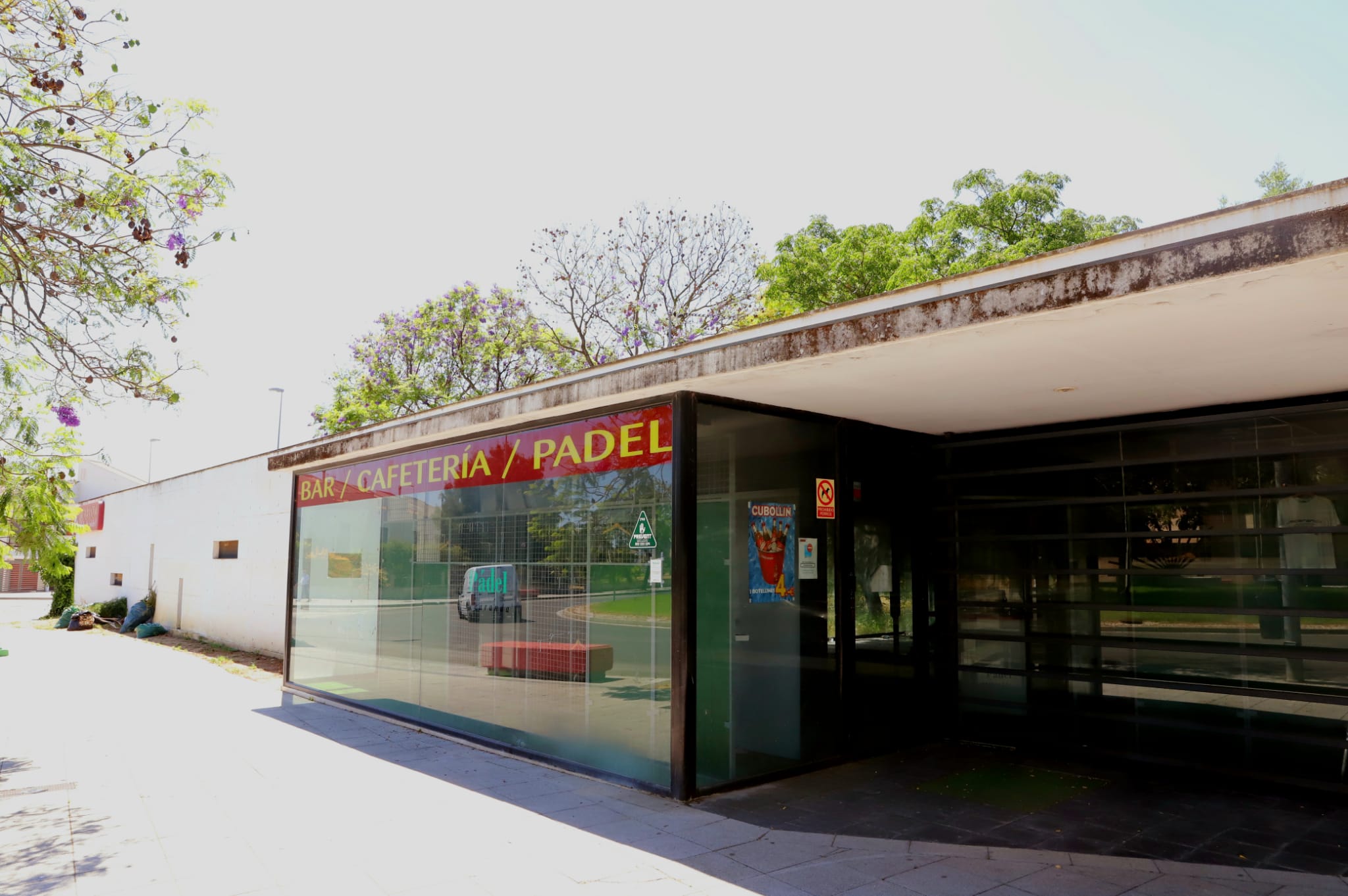 Acceso a Jacaranda. Acceso a Jacaranda.