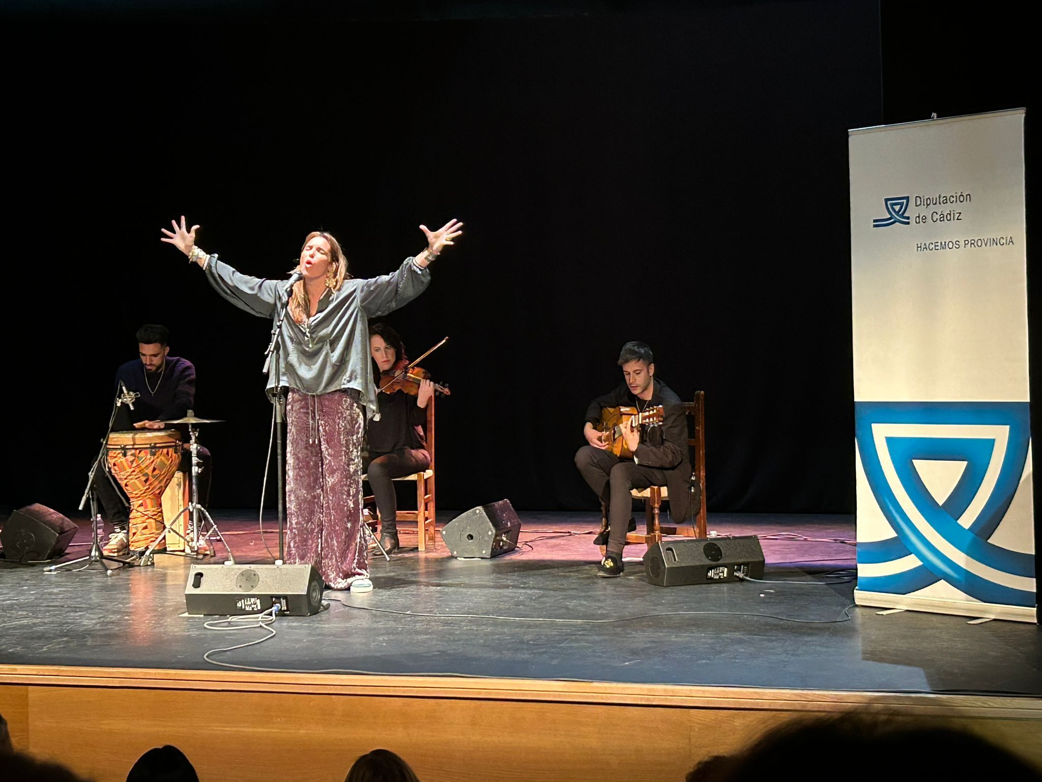 Un momento del concierto de Lourdes Pastor en el encuentro por el 8M en Guadalcacín.