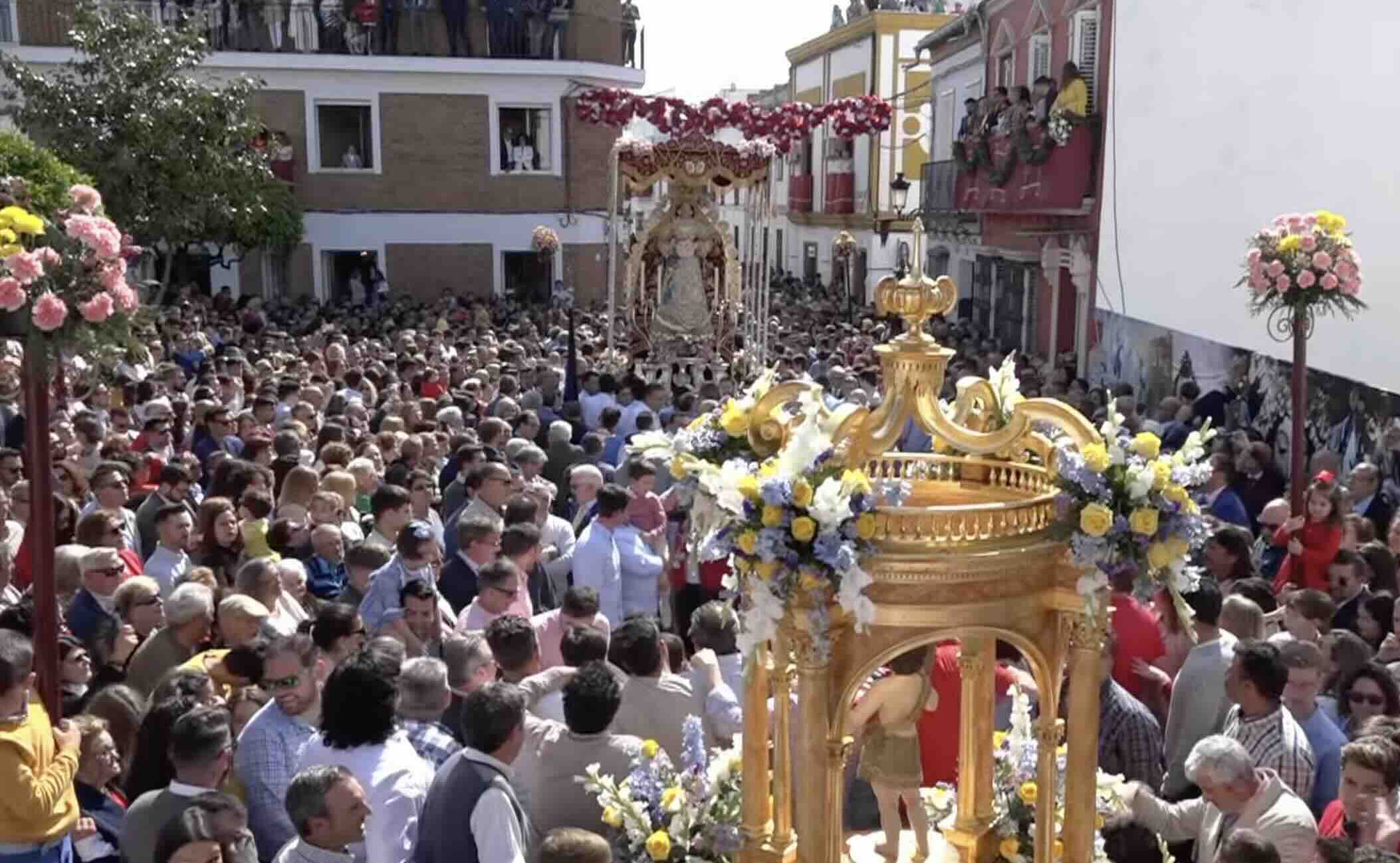 Las Carreritas de Pilas en su momento álgido en la plaza Mayor, en una imagen de Canal Pilas.