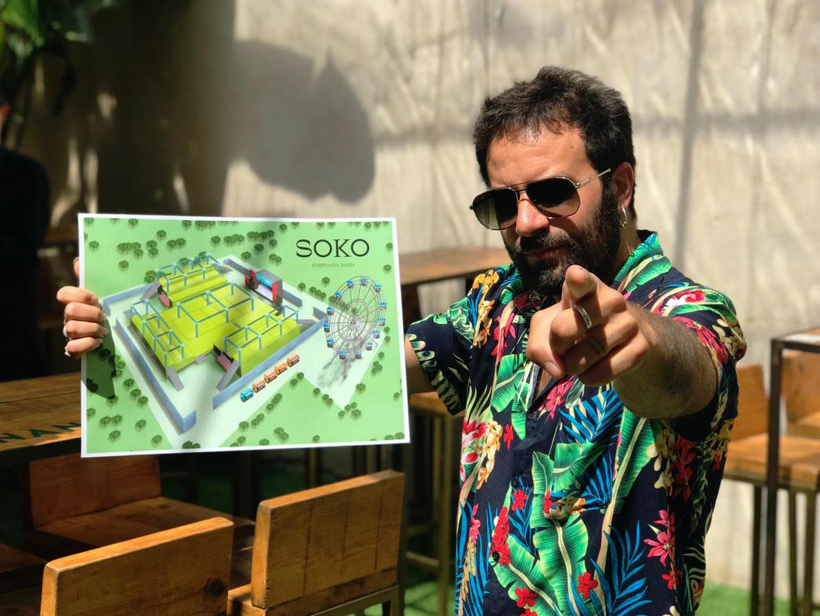 El Canijo de Jerez con el plano de Soko El Puerto. FOTO: LA MOTA COMUNICACIÓN